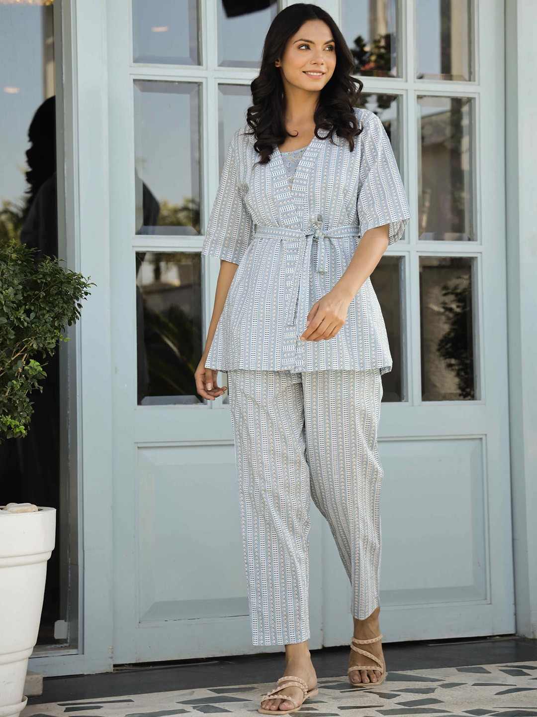 

SANSKRUTIHOMES Blue Printed Pure Cotton Crop Top With Trouser & Jacket
