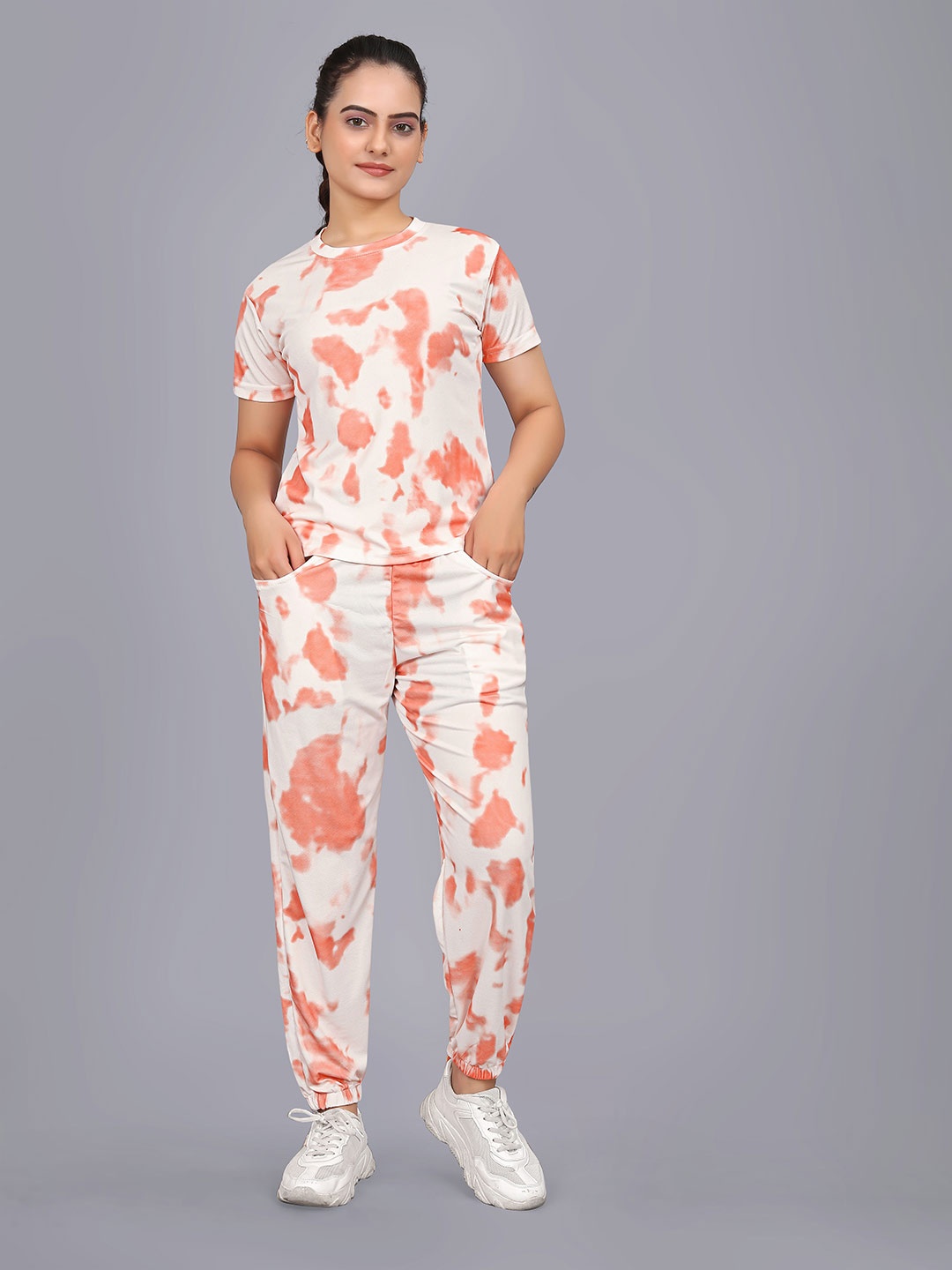 

SAKARMAA Women Peach-Coloured & White Dyed T-shirt with Trousers