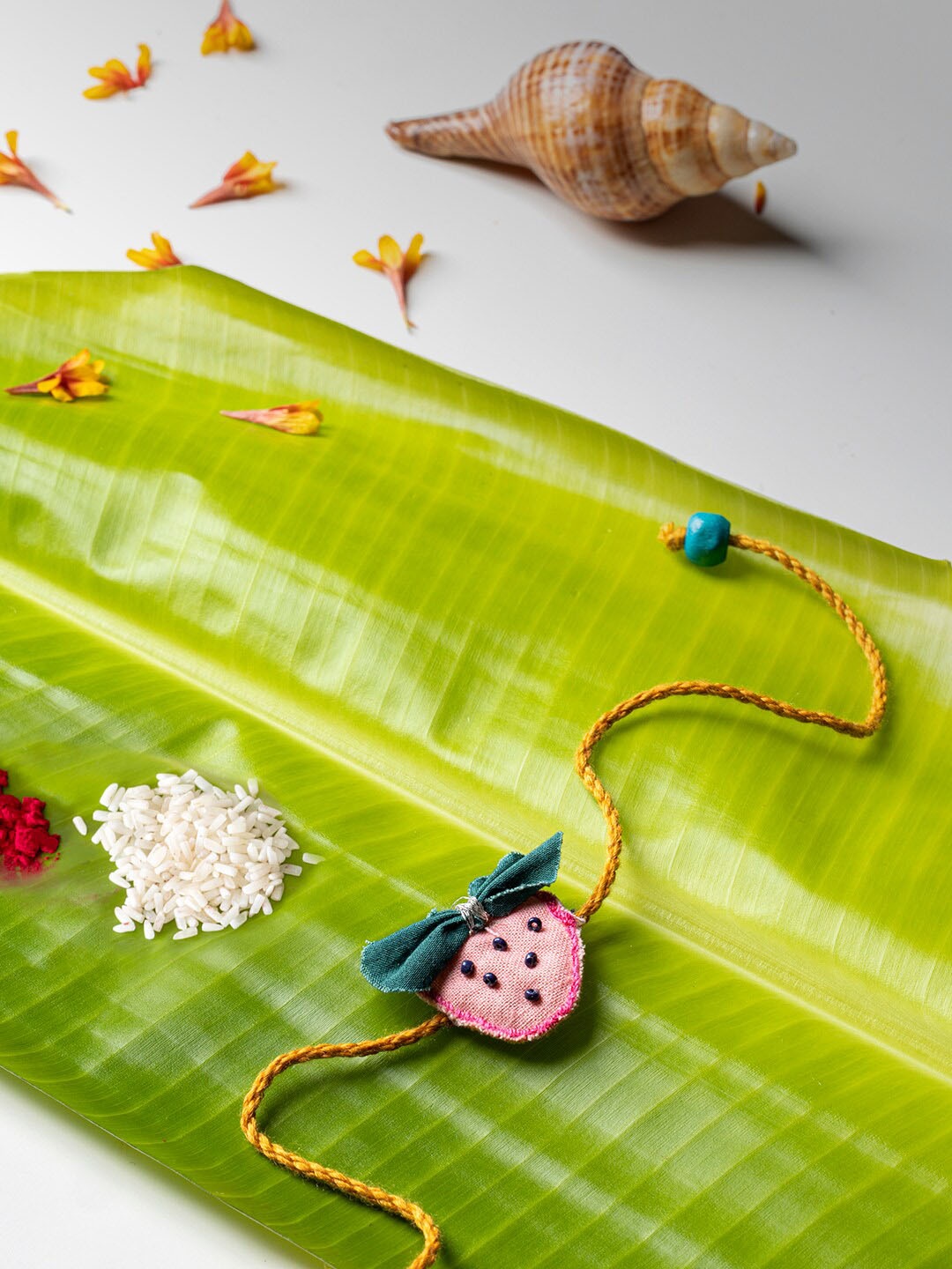 

Contrast Living Unisex Set Of 4 Dori Thread Rakhis, Pink