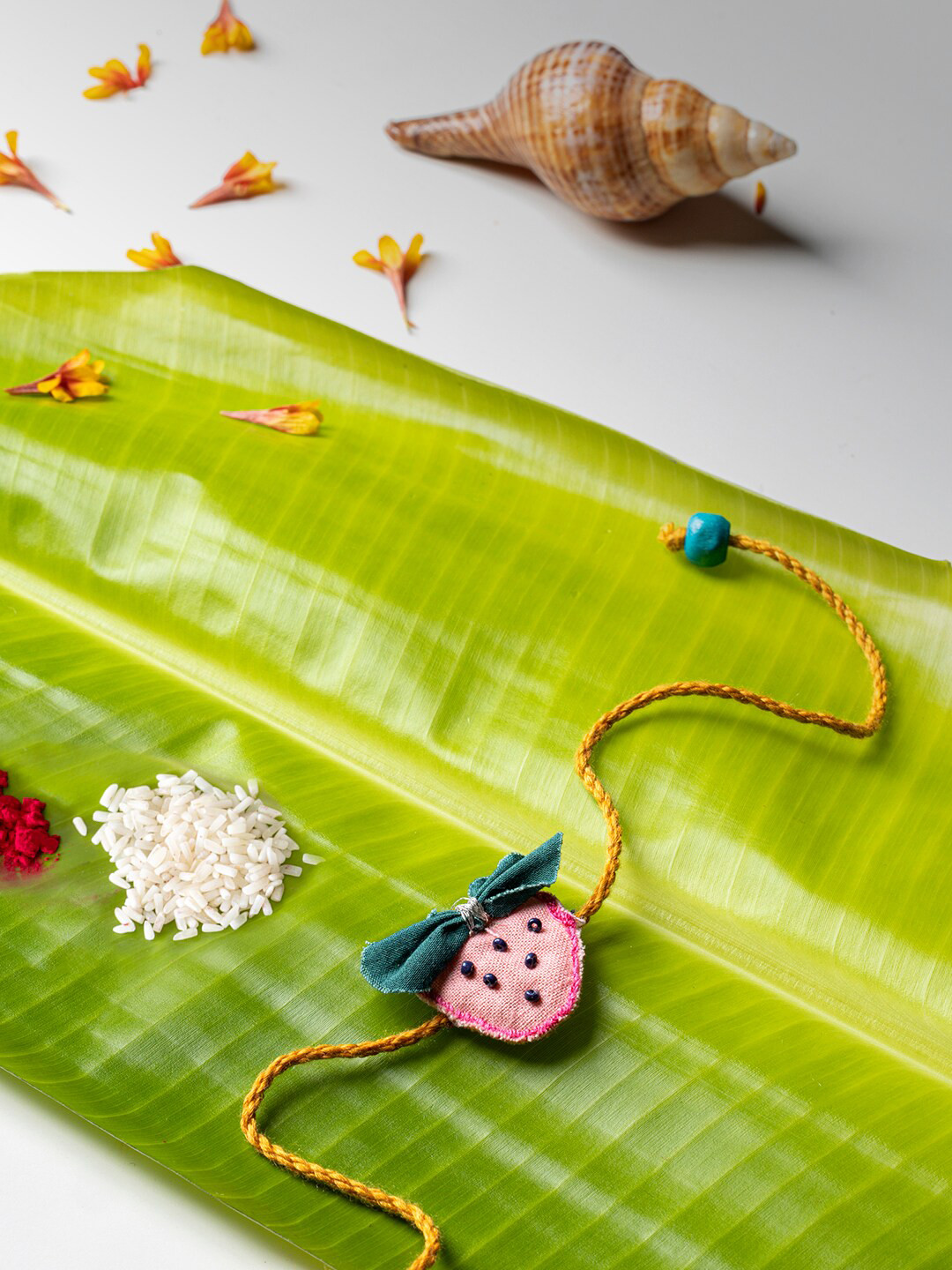 

Contrast Living Set Of 4 Dori Thread Rakhis, Green
