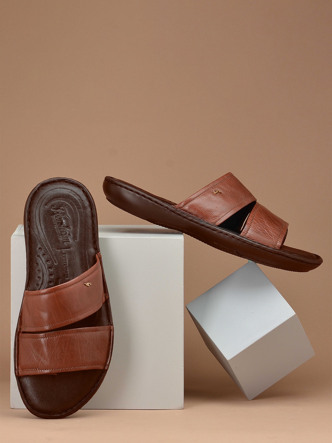 

Florsheim Men Textured Leather Comfort Sandals, Brown