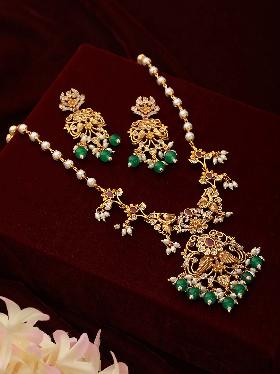 

Saraf RS Jewellery Gold-Plated Stone-Studded & Beaded Jewellery Set