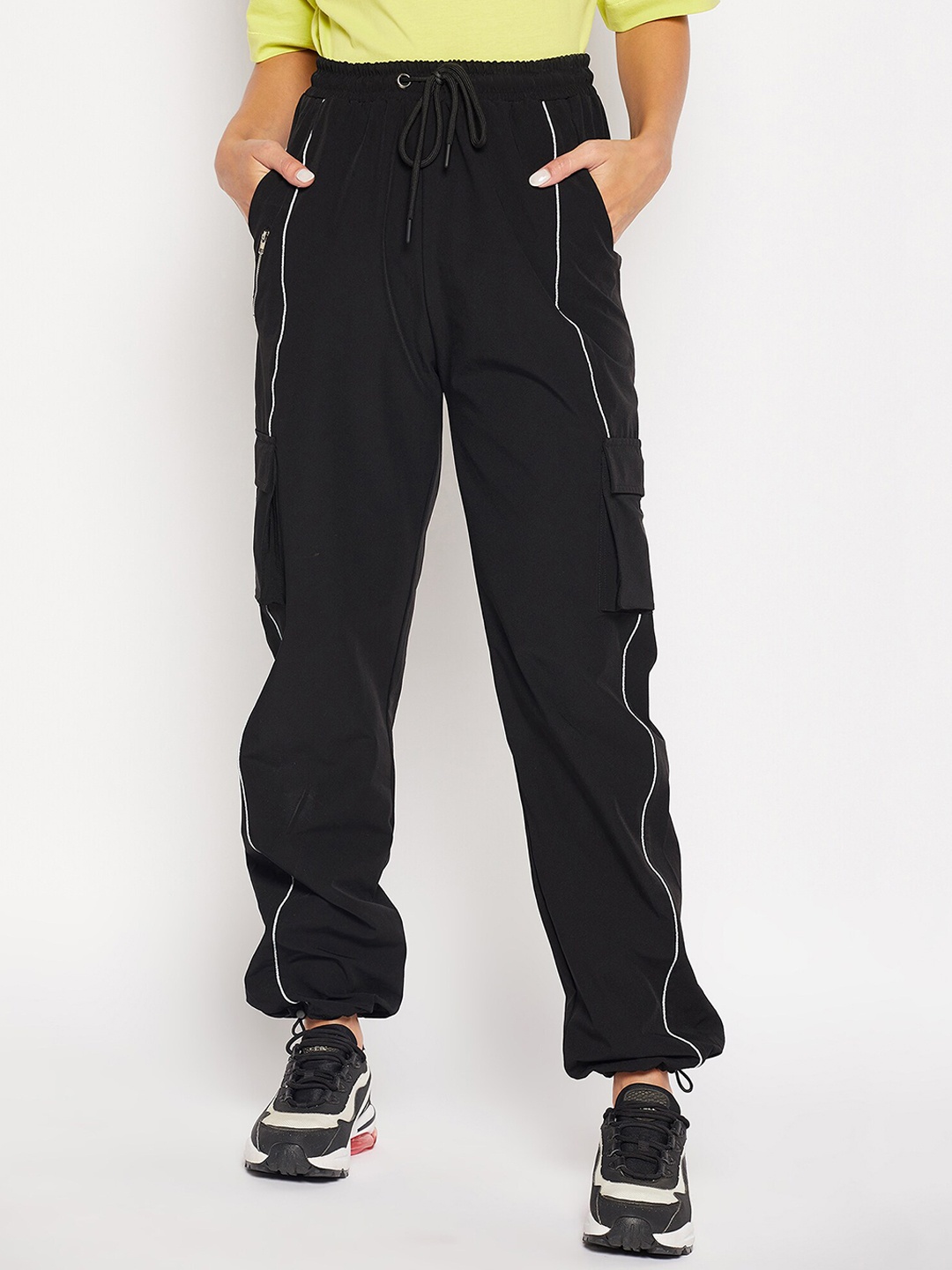 

EDRIO Women Mid-Rise Cargo Joggers, Black