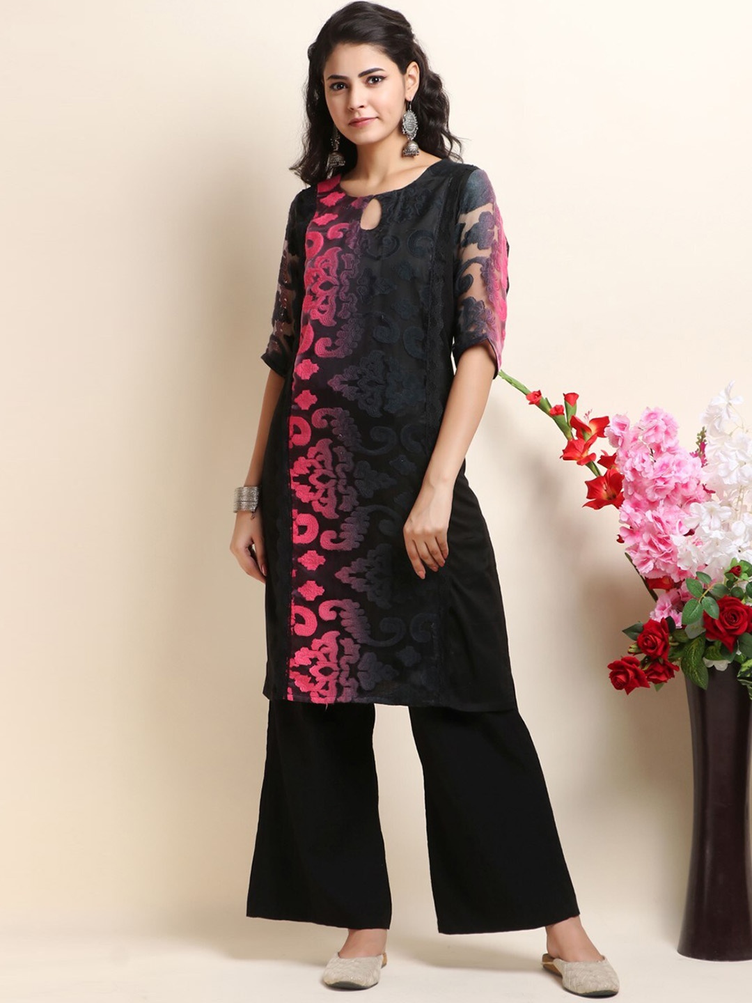 

Trinjann Ethnic Motifs Self Design Pure Cotton Kurta with Palazzos, Black