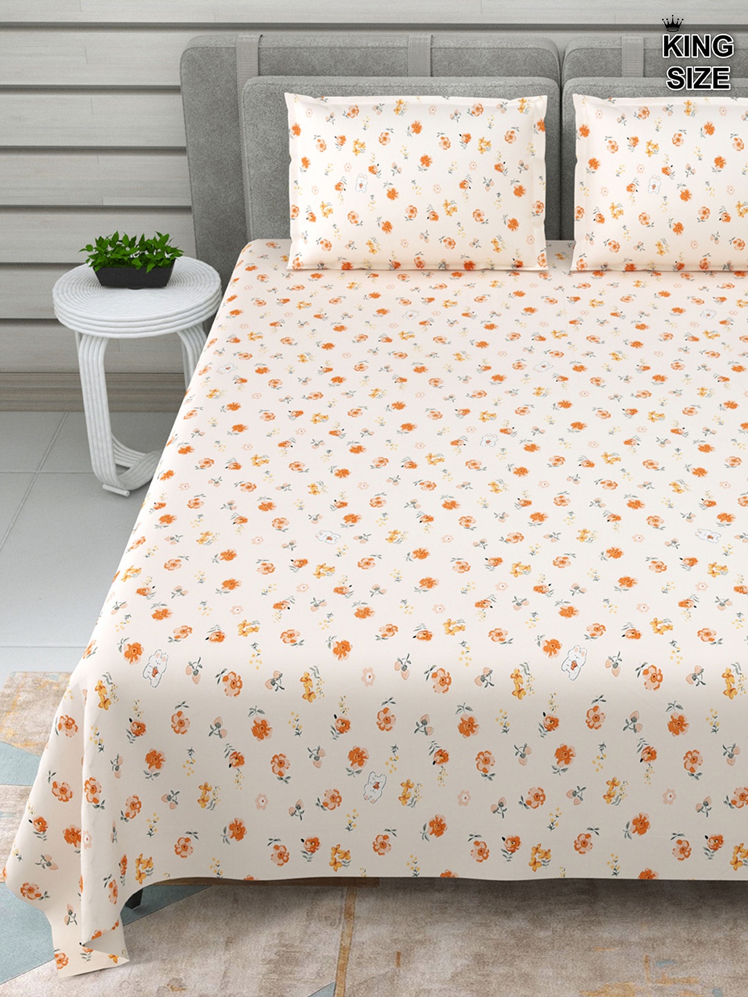 

DREAM WEAVERZ Creamish White & Orange Floral Cotton 220 TC King Bedsheet & 2 Pillow Covers, Beige