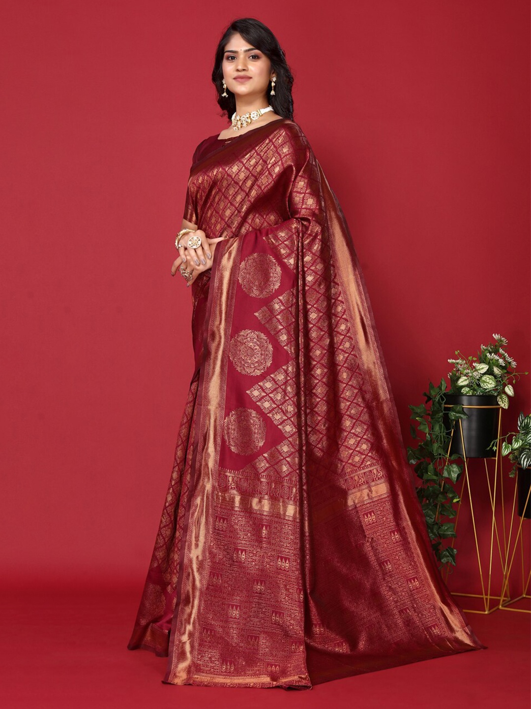 

DIVASTRI Ethnic Motifs Woven Design Zari Banarasi Saree, Red