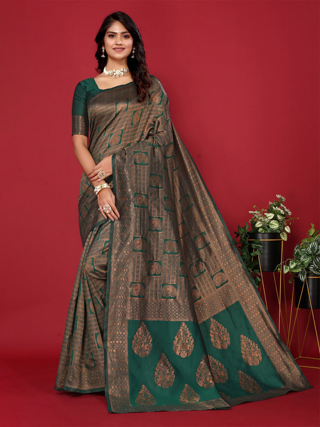 

DIVASTRI Ethnic Motifs Woven Design Zari Banarasi Saree, Green