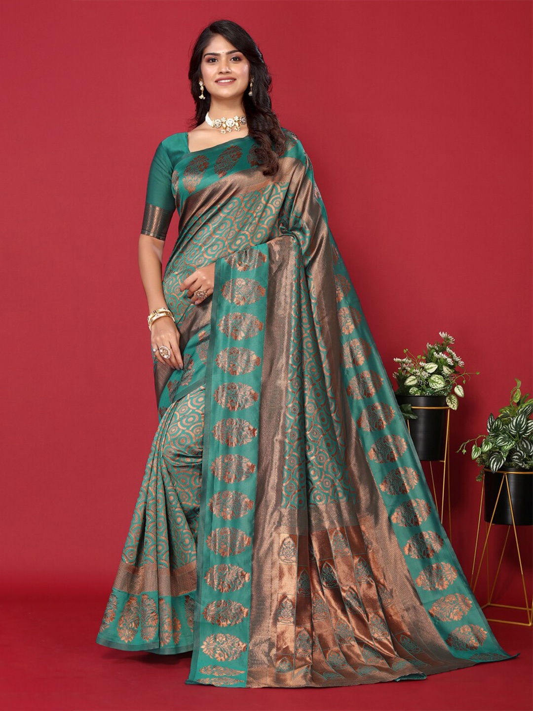 

DIVASTRI Ethnic Motifs Woven Design Zari Banarasi Saree, Green