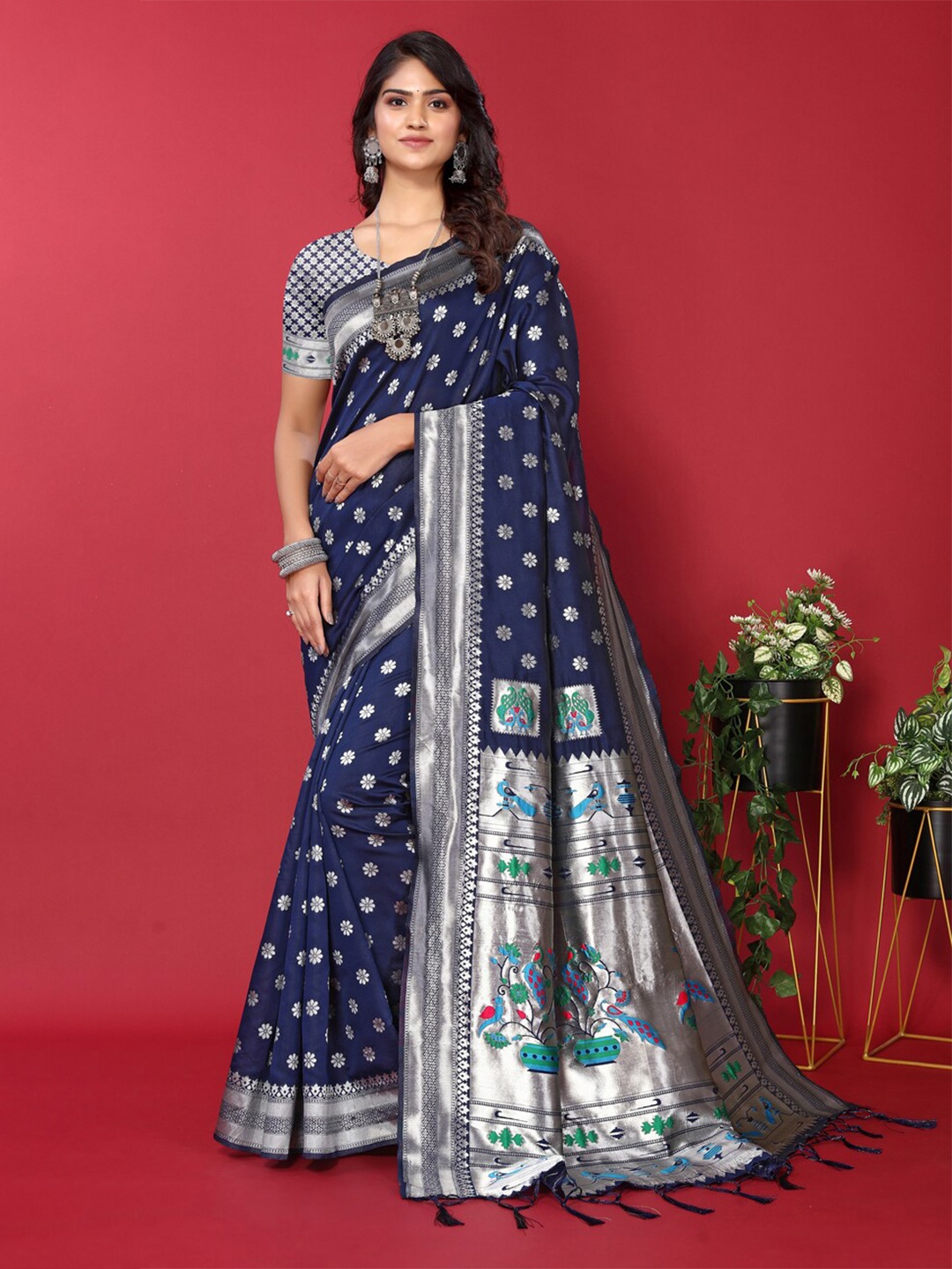 

DIVASTRI Woven Design Zari Paithani Saree, Navy blue