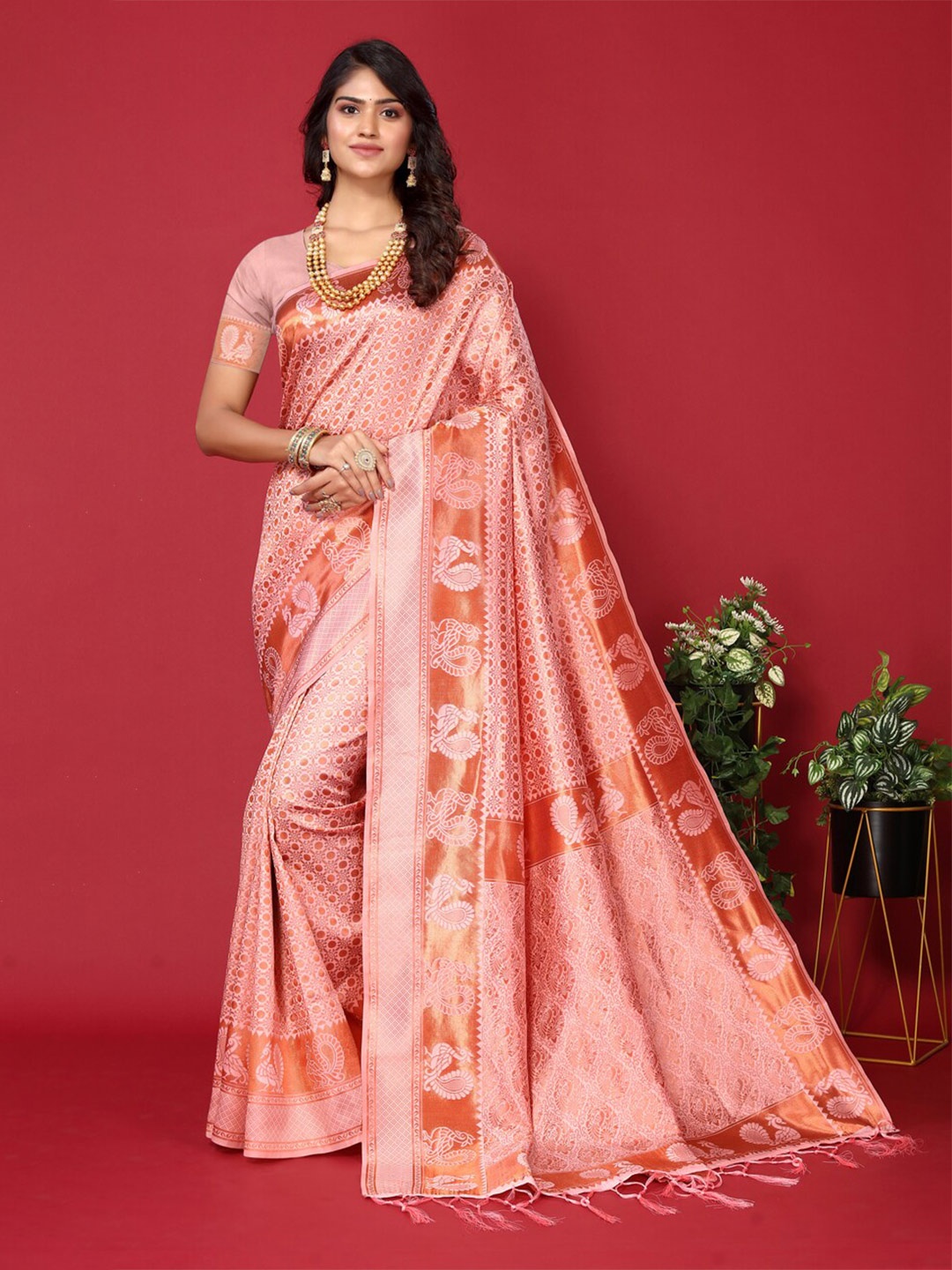 

DIVASTRI Geometric Woven Design Zari Banarasi Saree, Peach