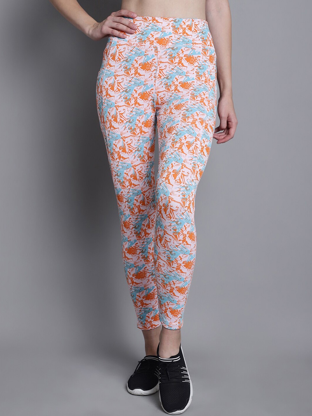

9ty3ree Women Printed Tights, Peach