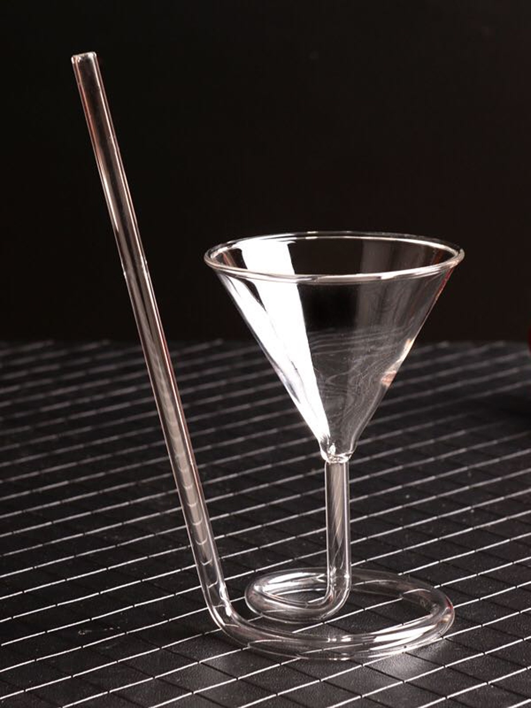 

MELBIFY Transparent Roll Sip With Spiral Straw Glass Cocktail Glass 250 ml