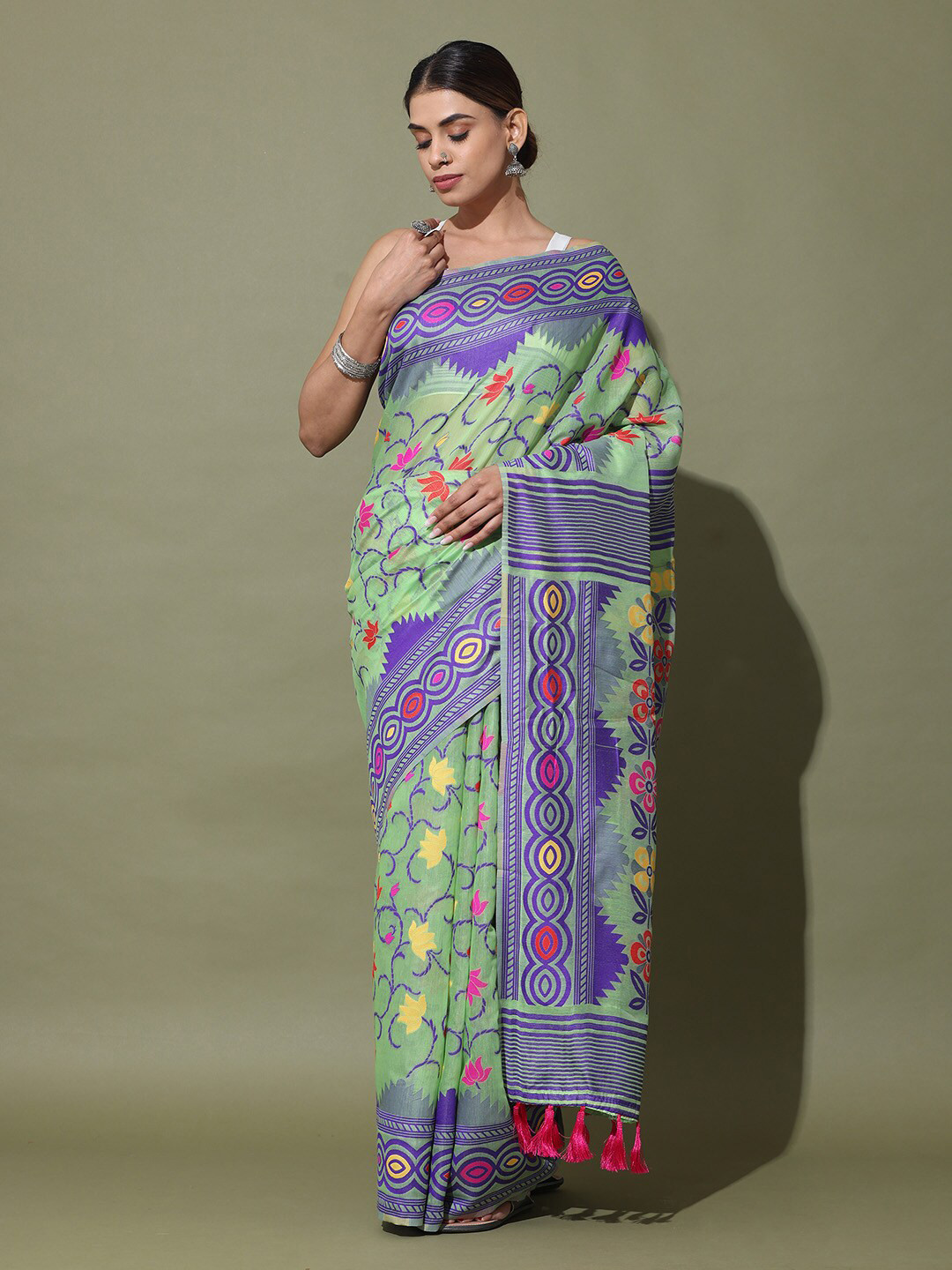 

VASTRANAND Floral Woven Design Jamdani Saree, Green