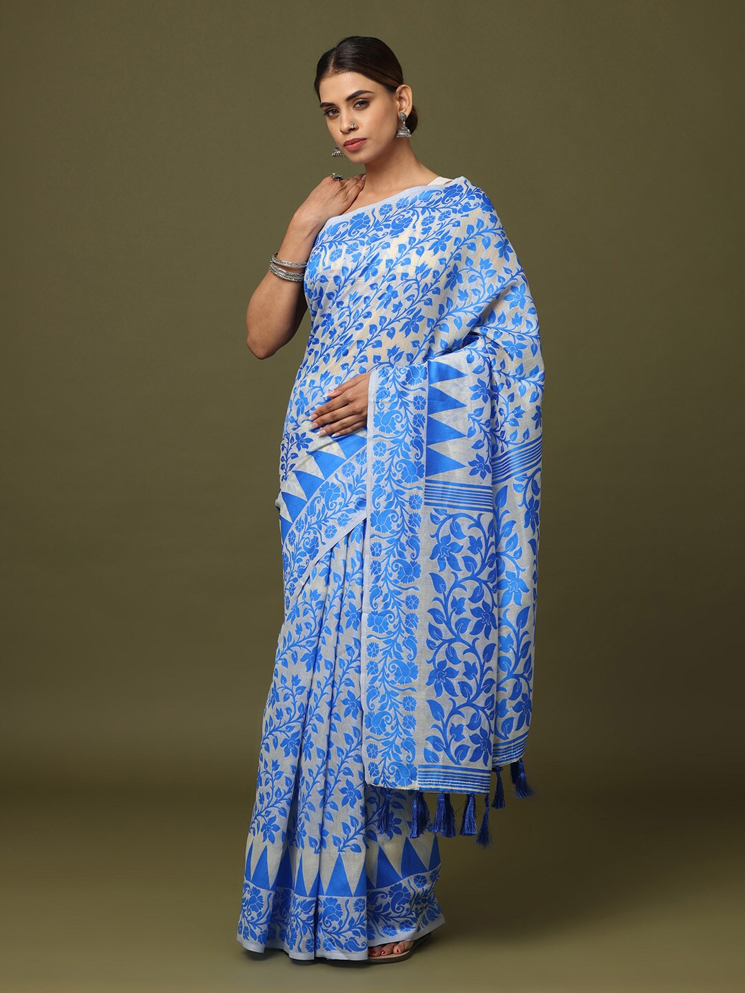 

VASTRANAND Cream-Coloured & Blue Woven Design Silk Blend Jamdani Saree