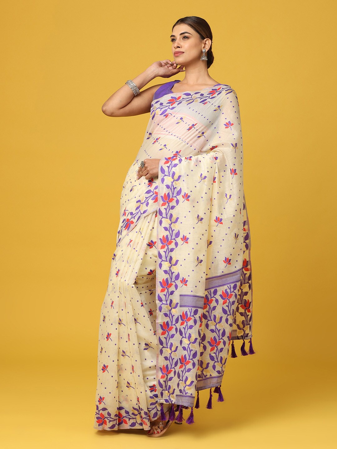 

VASTRANAND Cream-Coloured & Purple Woven Design Zari Silk Blend Jamdani Saree