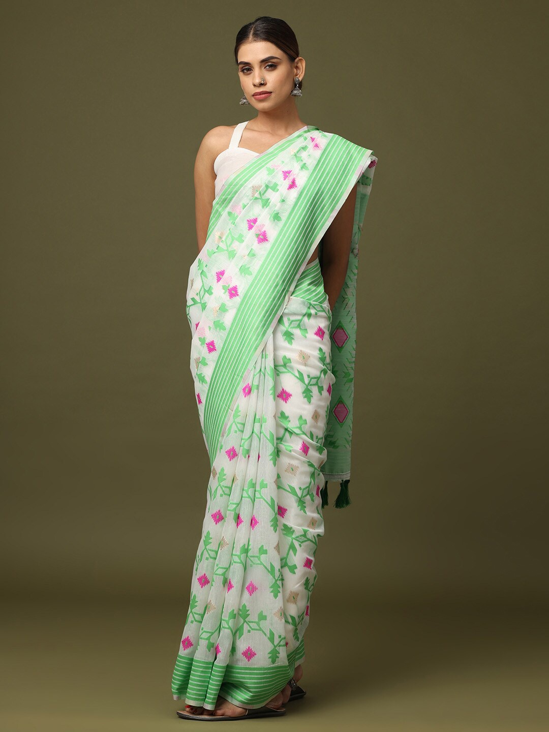 

VASTRANAND White & Green Woven Design Silk Blend Jamdani Saree