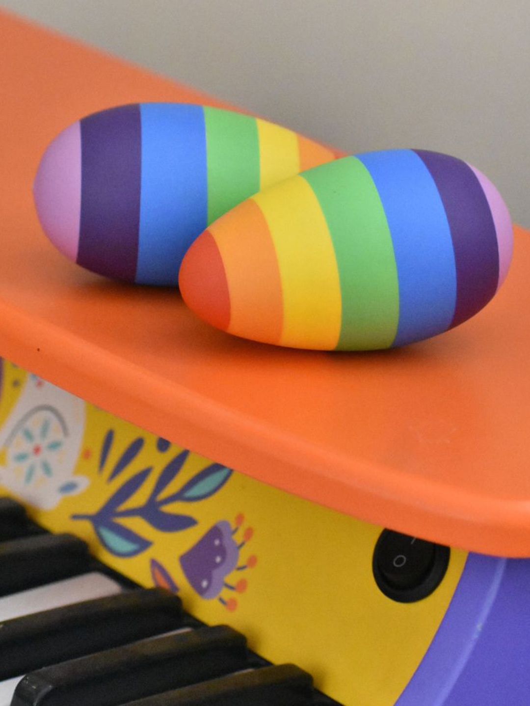 

NESTA TOYS Baby Wooden Egg Shaker Rainbow Rattle, Orange