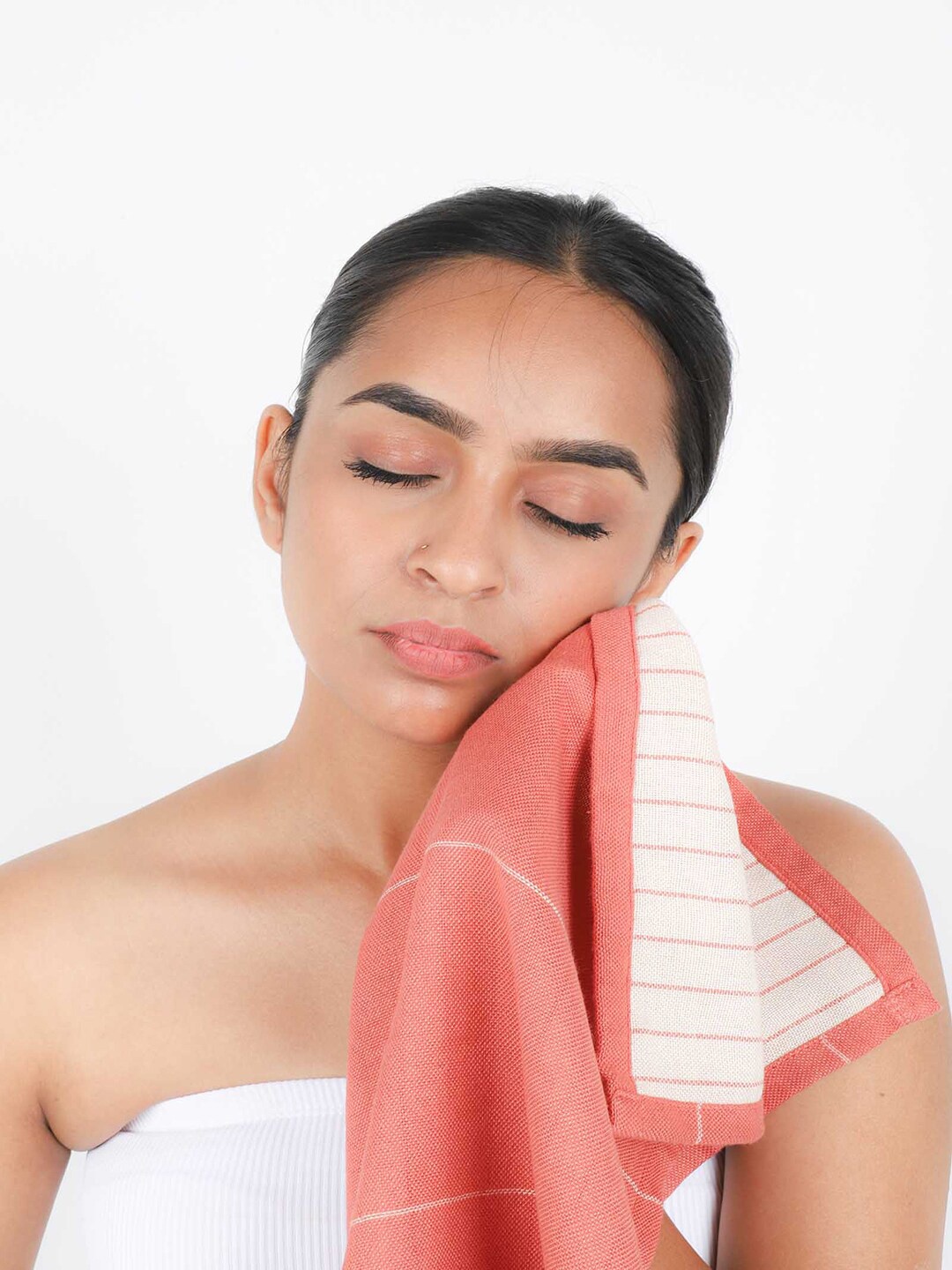 

Doctor Towels Pack of 4 Aloevera Double Cloth Face Towel, Red