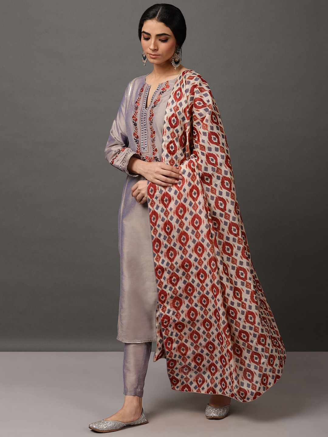 

NUHH Floral Embroidered Regular Kurta & Trousers With Dupatta, Grey