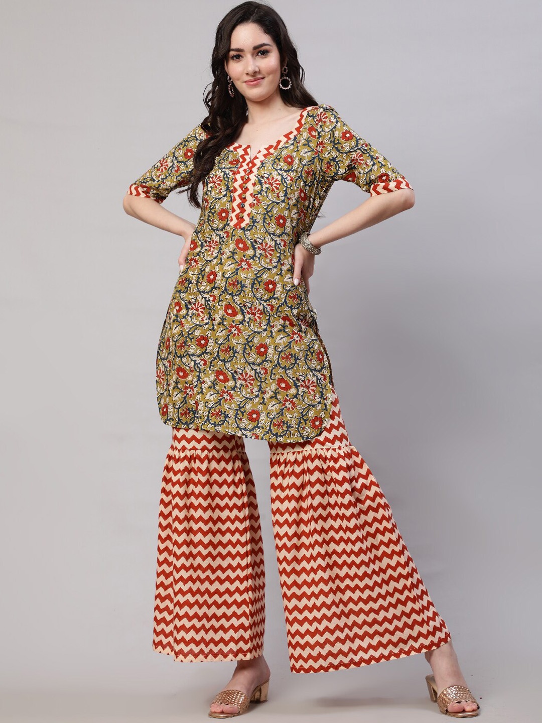 

AKS Floral Printed Regular Pure Cotton Kurta With Sharara, Green