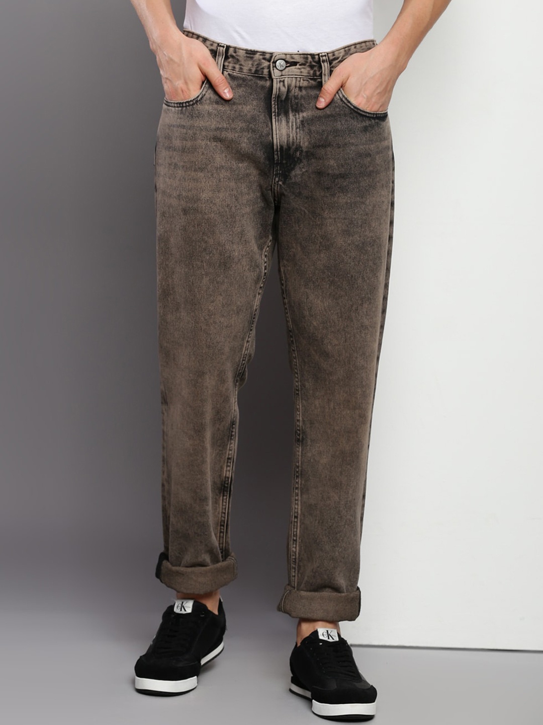 

Calvin Klein Jeans Men Straight Fit Heavy Fade Clean Look Pure Cotton Jeans, Brown