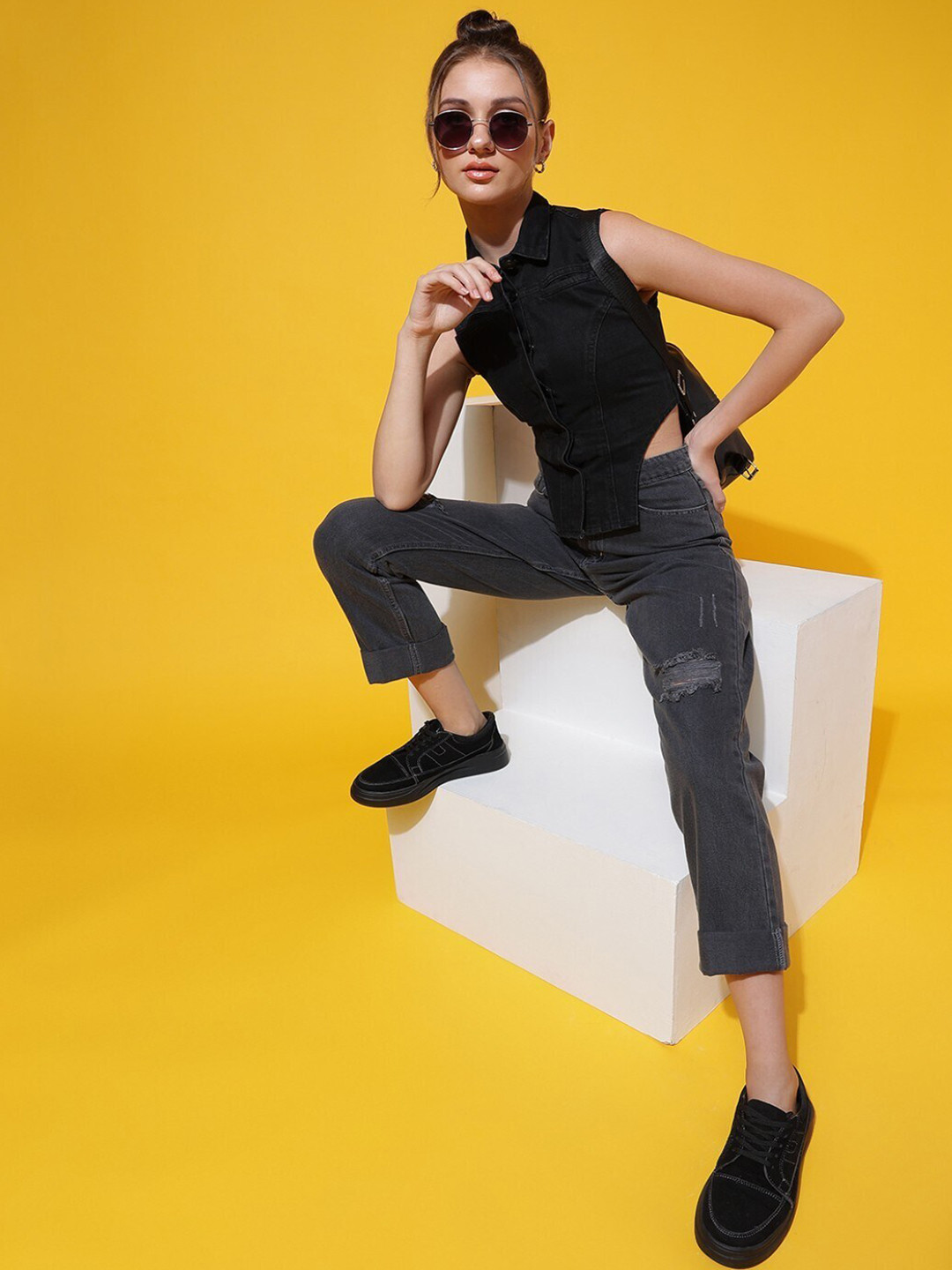

Belliskey Shirt Collar Sleeveless Cotton Top, Black