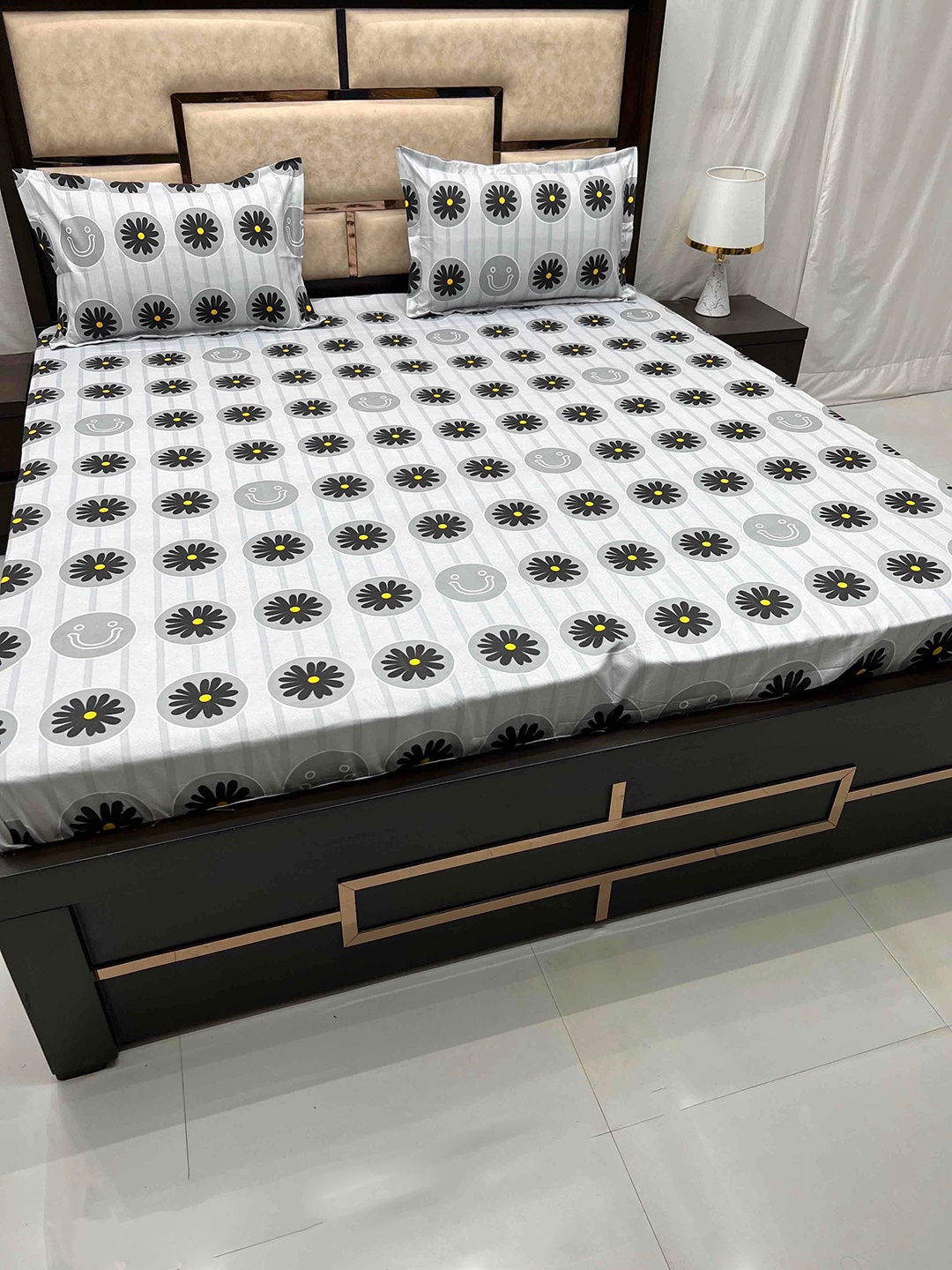 Pure Decor Leisure Fur Grey & Black Floral Cotton 250 TC King Bedsheet & 2 Pillow Covers