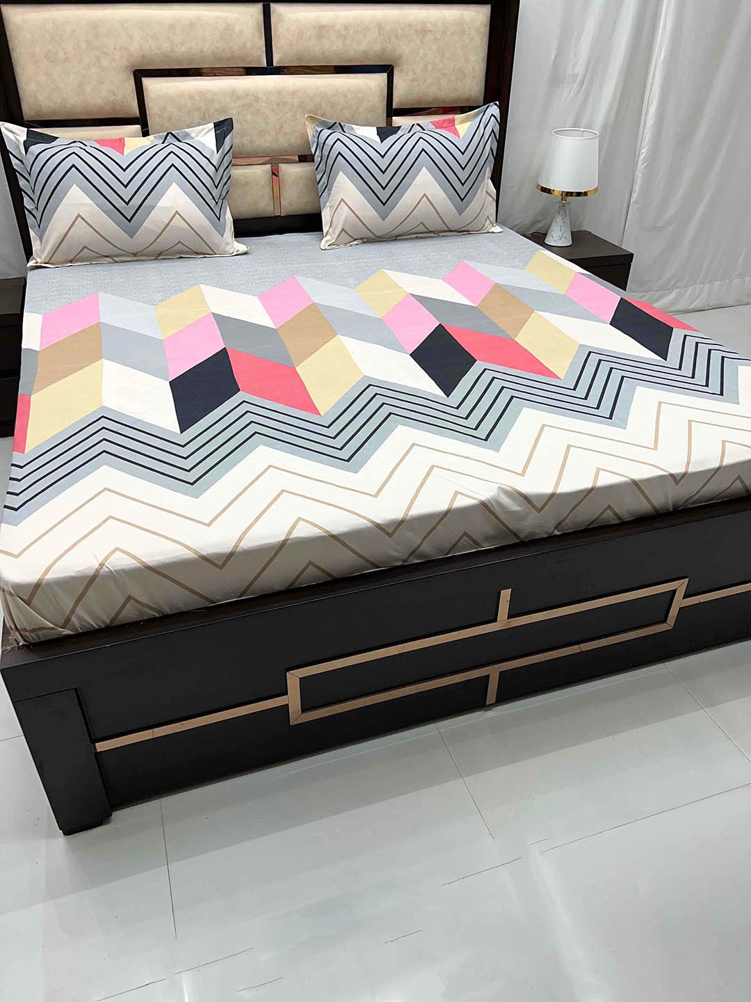

Pure Decor Leisure Fur Grey Geometric Cotton 250 TC King Bedsheet & 2 Pillow Covers, Cream
