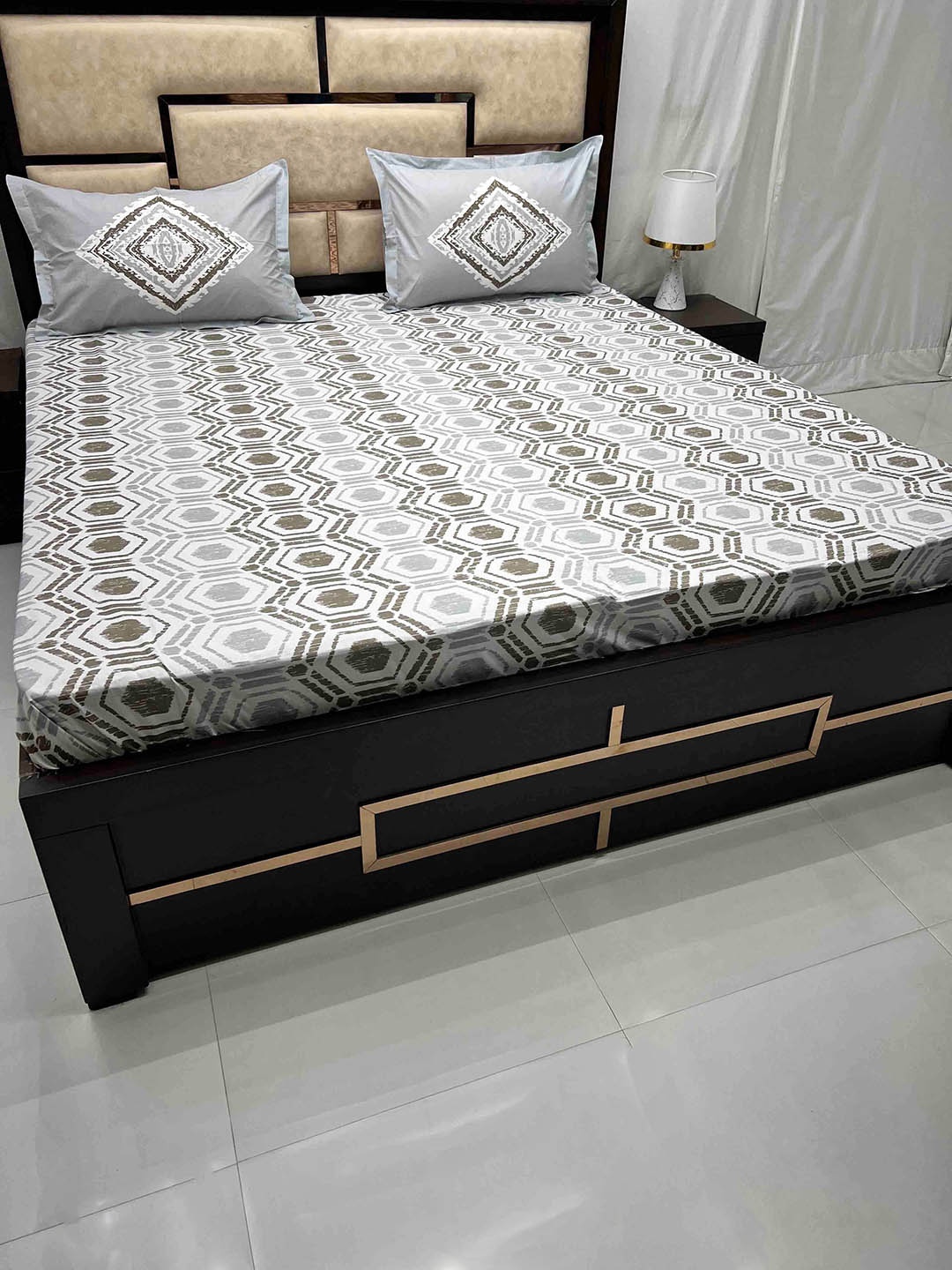 Pure Decor Lifestyle White & Grey Printed Cotton 350 TC King Bedsheet with 2 Pillow Covers