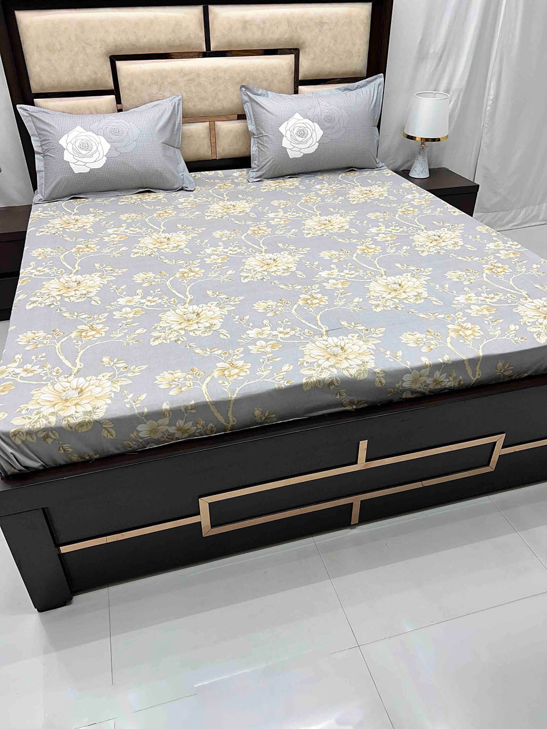 

Pure Decor Lifestyle Grey & Cream Printed Cotton 350 TC King Bedsheet with 2 Pillow Covers