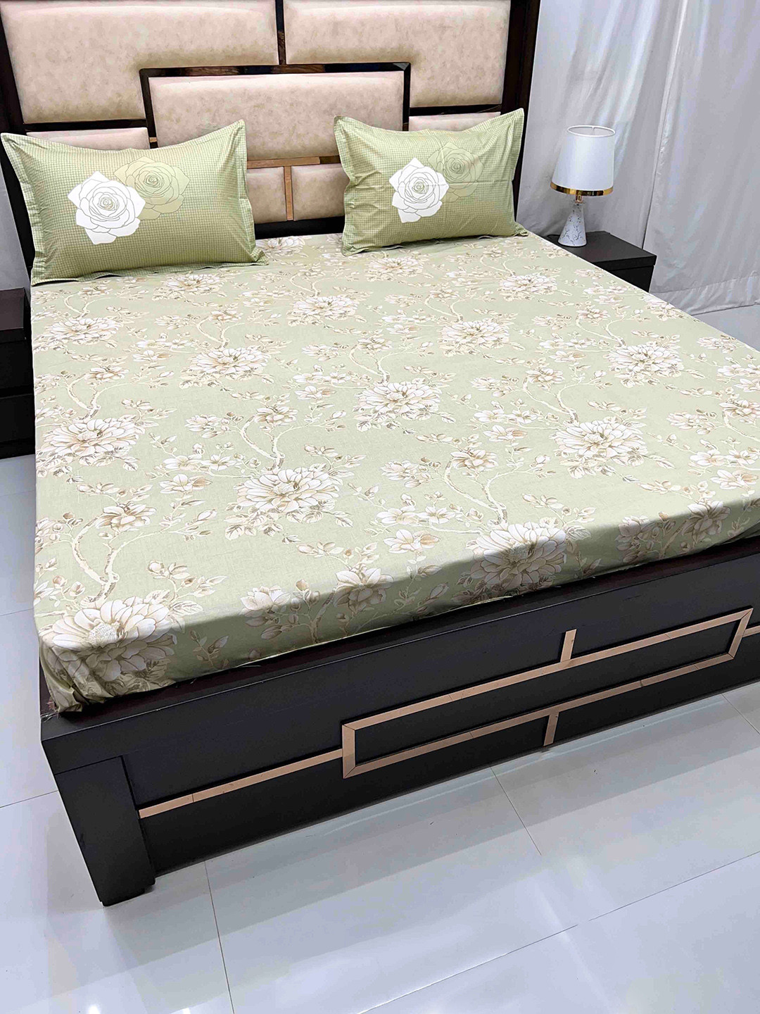 

Pure Decor Lifestyle Green Floral Pure Cotton 350 TC King Bedsheet with 2 Pillow Covers