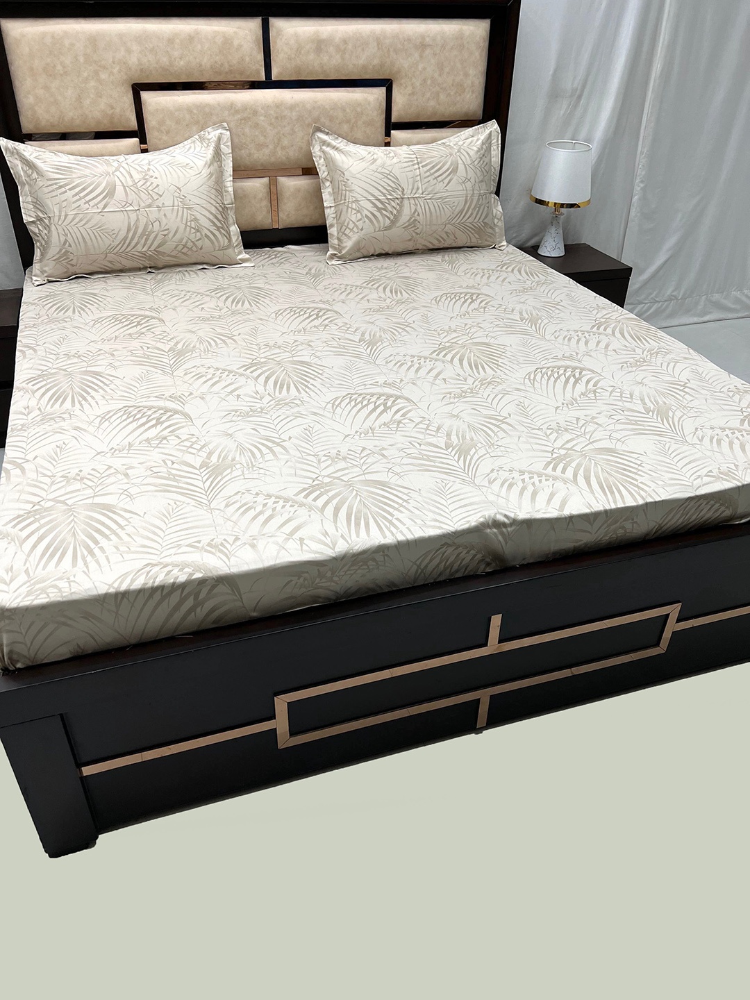 

Pure Decor Royal Divine Beige & Grey Floral Cotton 380 TC King Bedsheet & 2 Pillow Covers