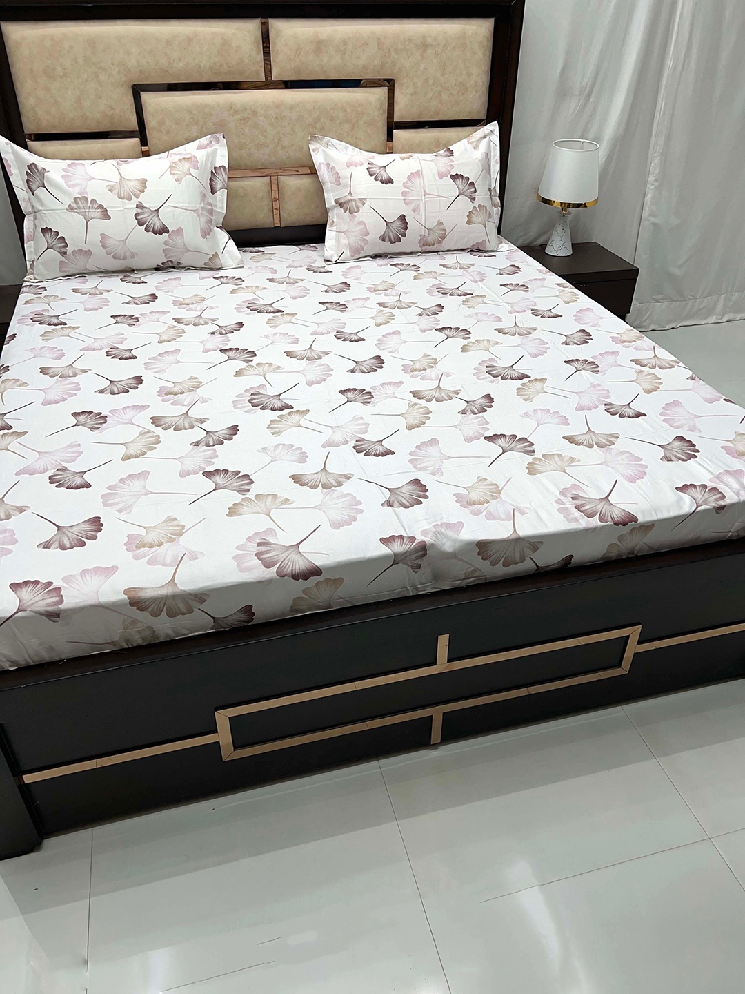 

Pure Decor Purple & White Printed Pure Cotton 380 TC King Bedsheet With 2 Pillow Covers