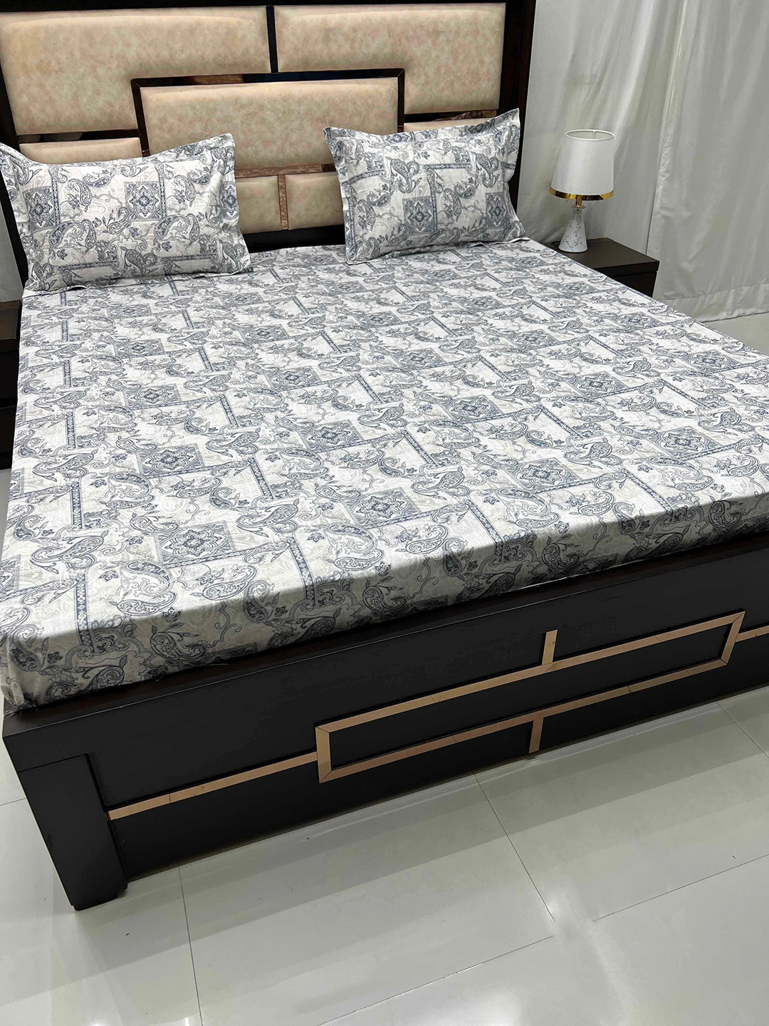 

Pure Decor Grey Printed Pure Cotton 350 TC King Bedsheet With 2 Pillow Covers