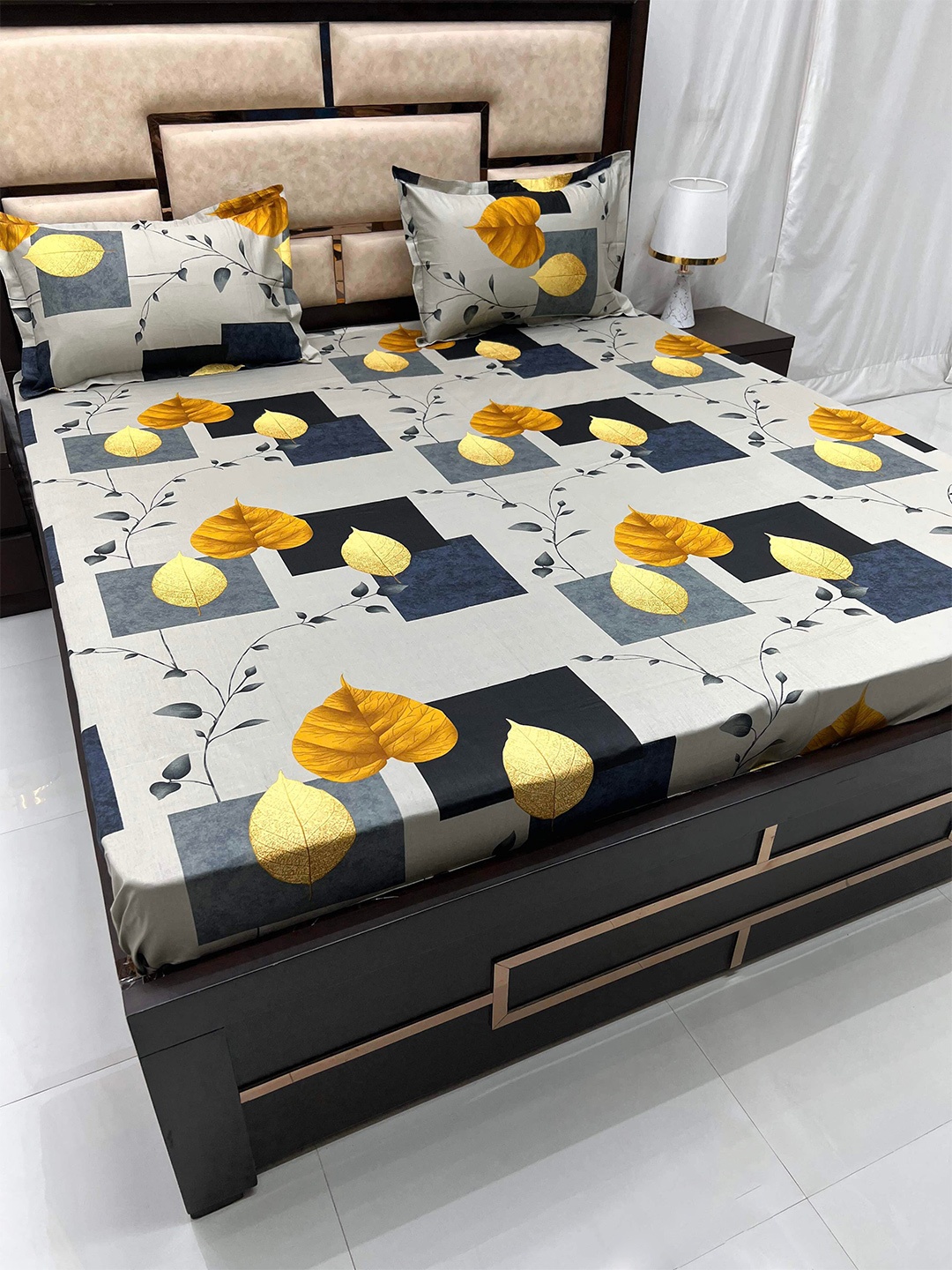 

Pure Decor Grey & Black Floral Pure Cotton 350 TC King Bedsheet with 2 Pillow Covers
