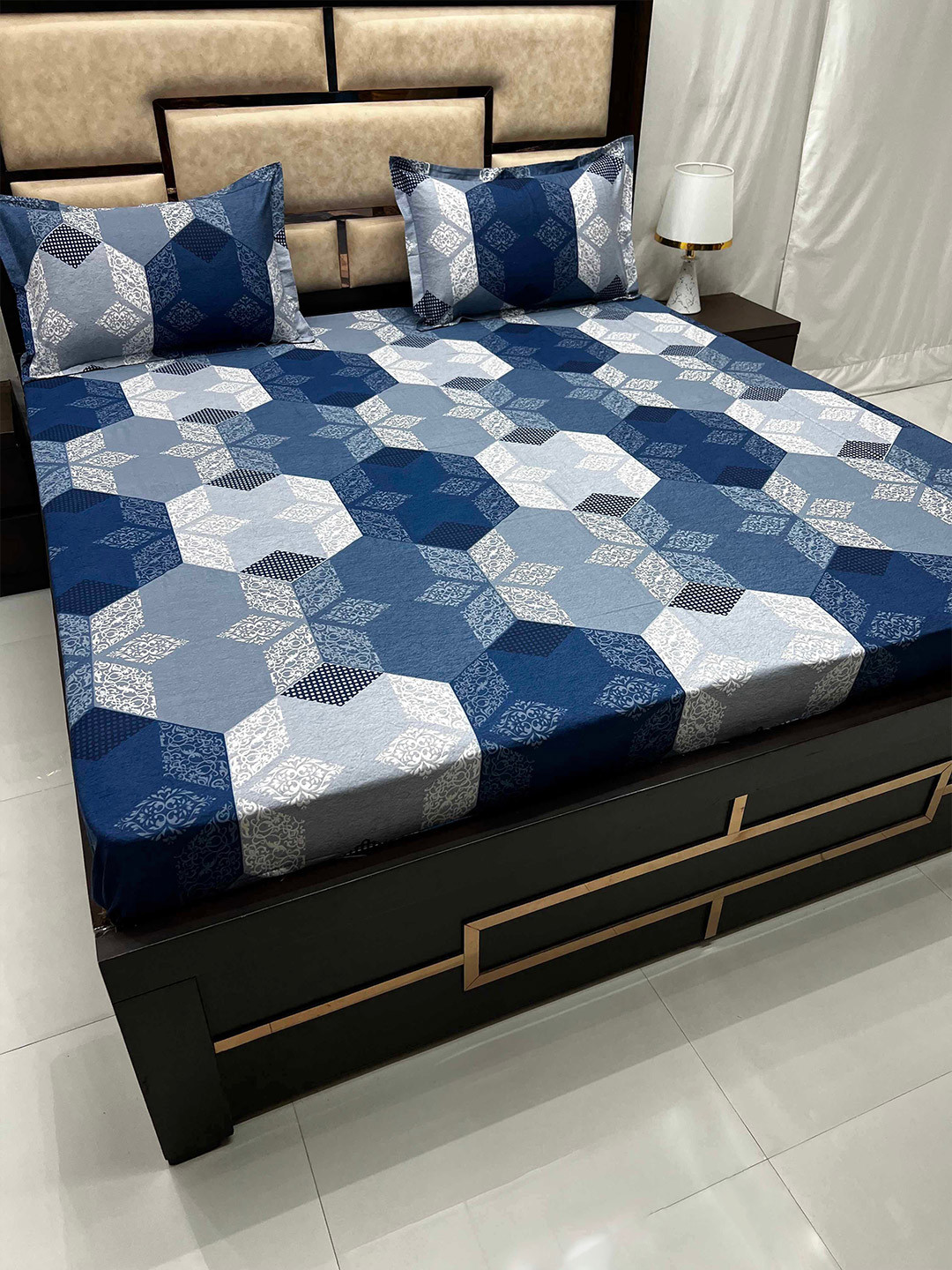 

Pure Decor Leisure Blue & White Ethnic Motifs Cotton 350TC King Bedsheet & 2 Pillow Covers