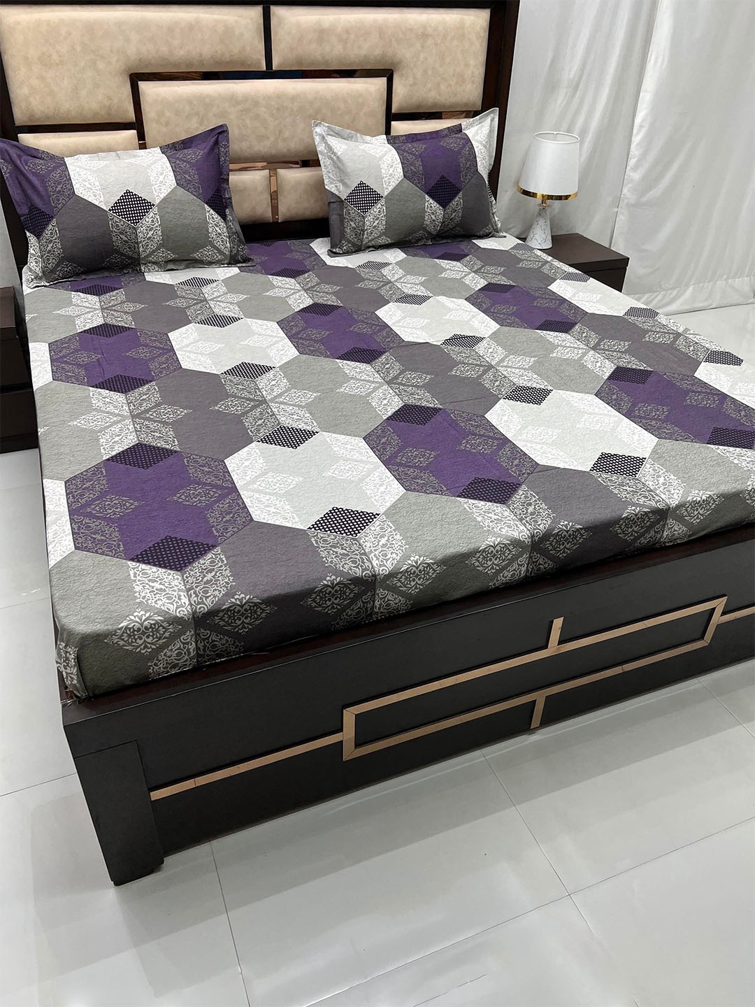 

Pure Decor Velar Sib White & Purple Printed Cotton 350 TC King Bedsheet & 2 Pillow Covers