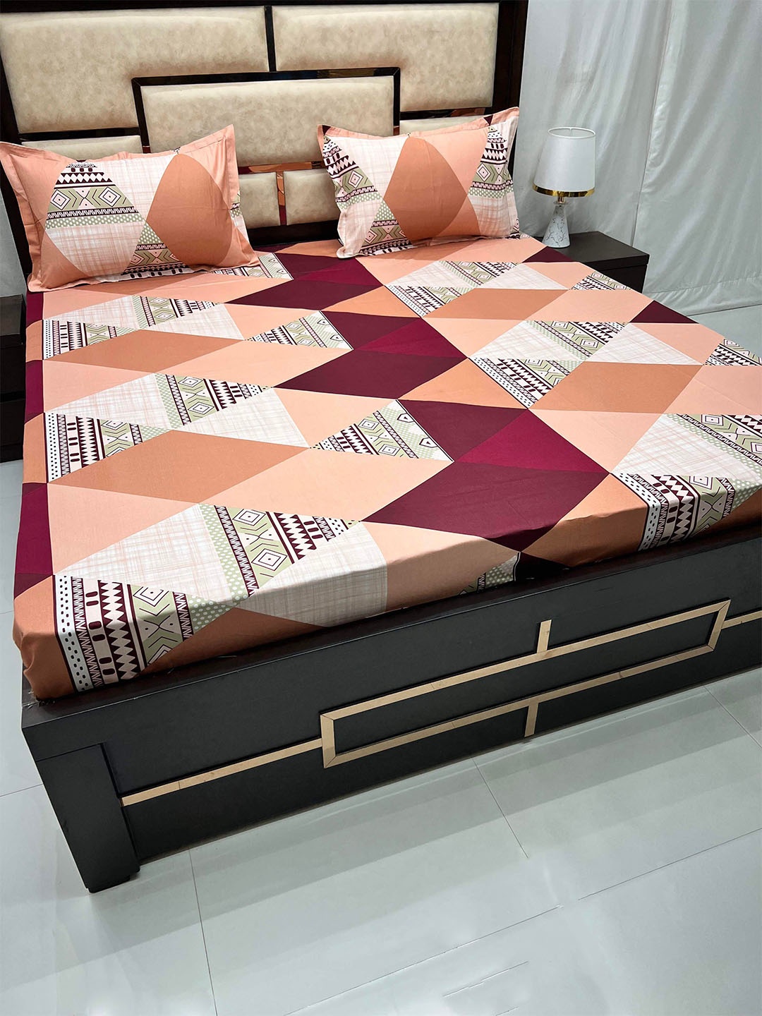 

Pure Decor Velar Sib Peach-Coloured Geometric Cotton 350TC King Bedsheet & 2 Pillow Covers
