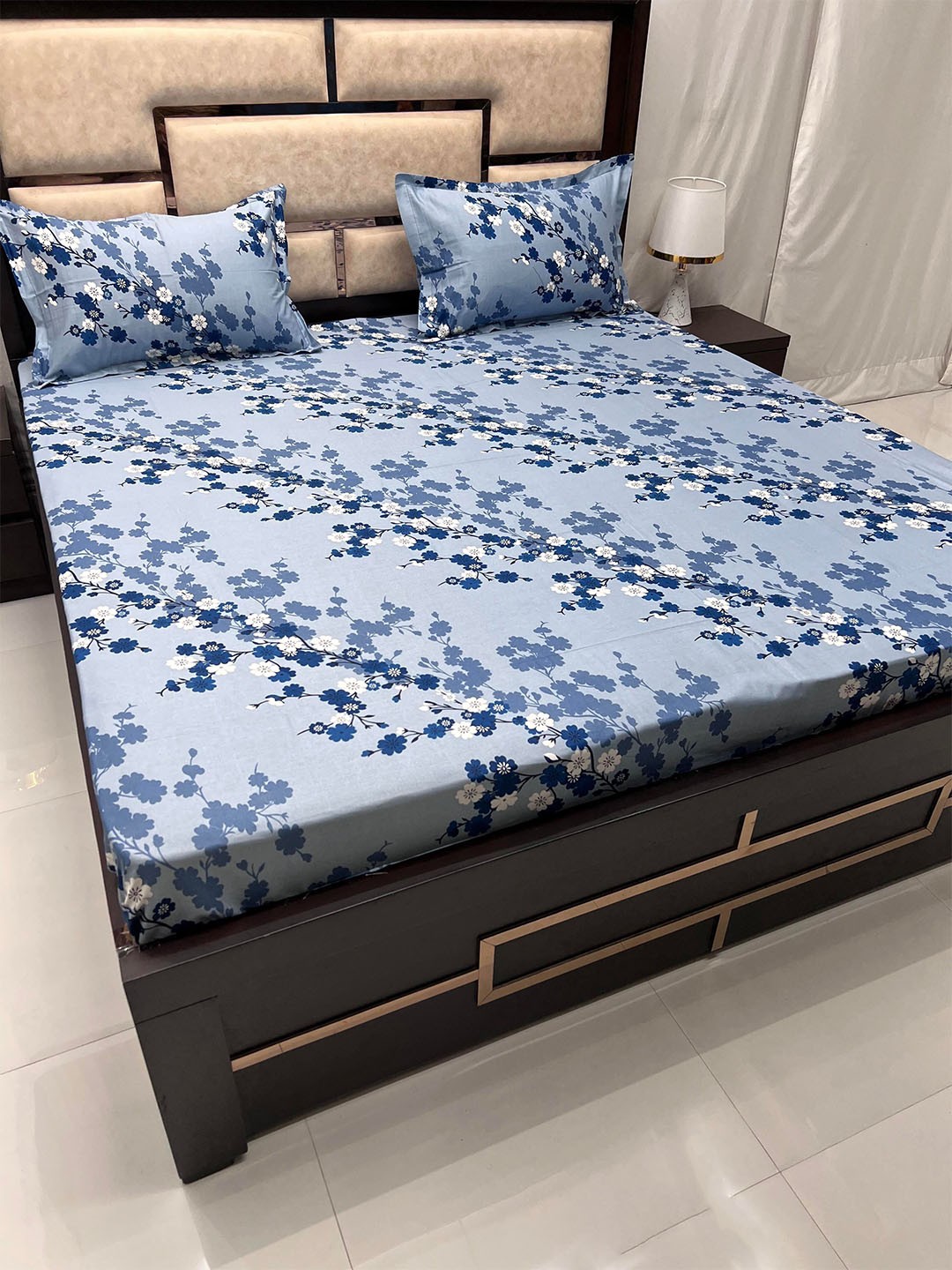 

Pure Decor Velar Sib Blue & White Printed Cotton 350 TC King Bedsheet with 2 Pillow Covers