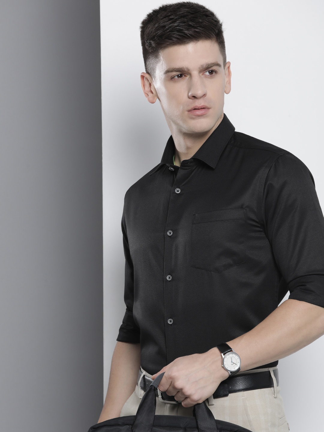 

The Indian Garage Co. X Luxe Men Slim Fit Opaque Printed Formal Shirt, Black