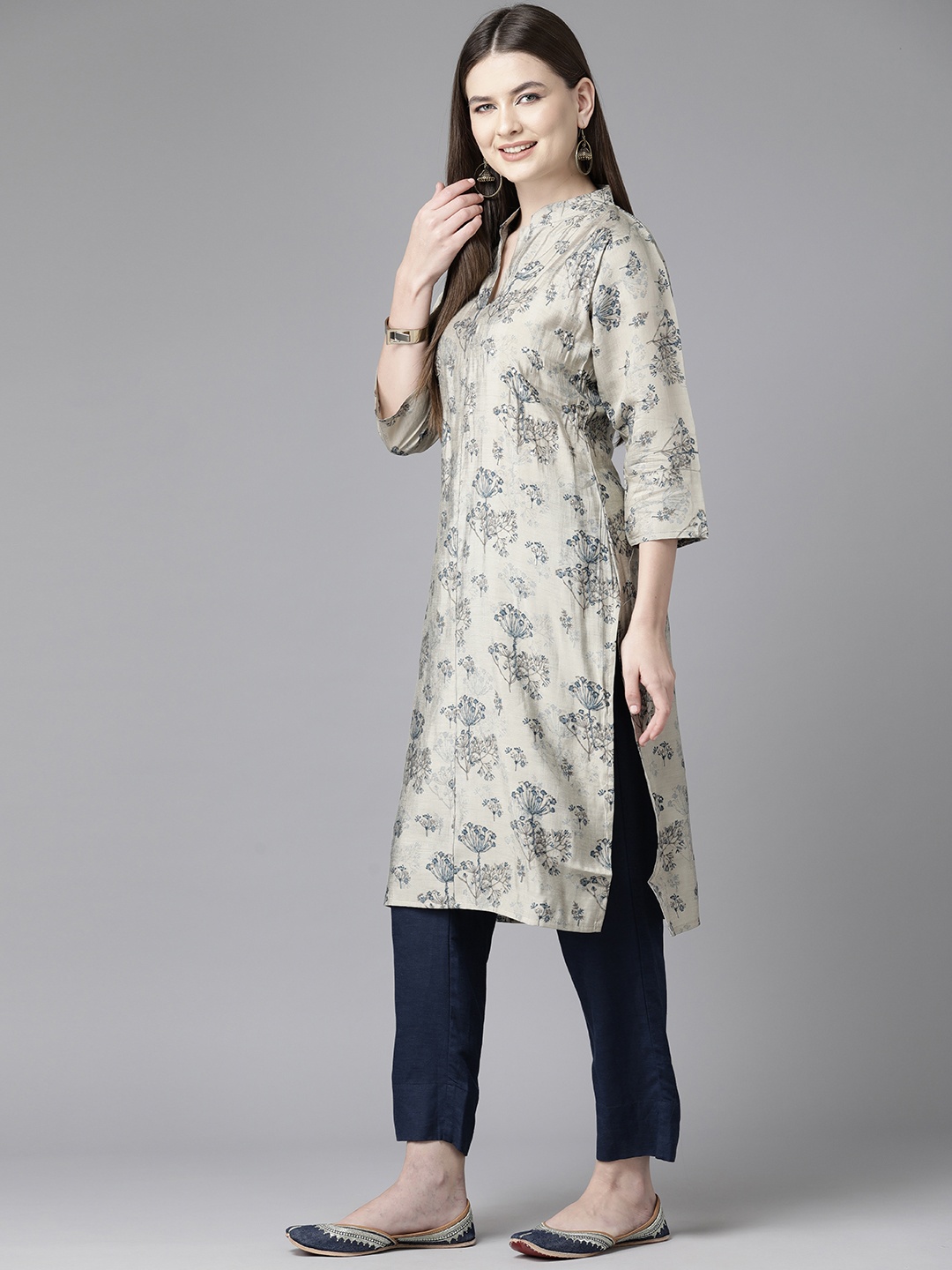 

Aarika Floral Printed Mandarin Collar Sequinned Kurta, Grey