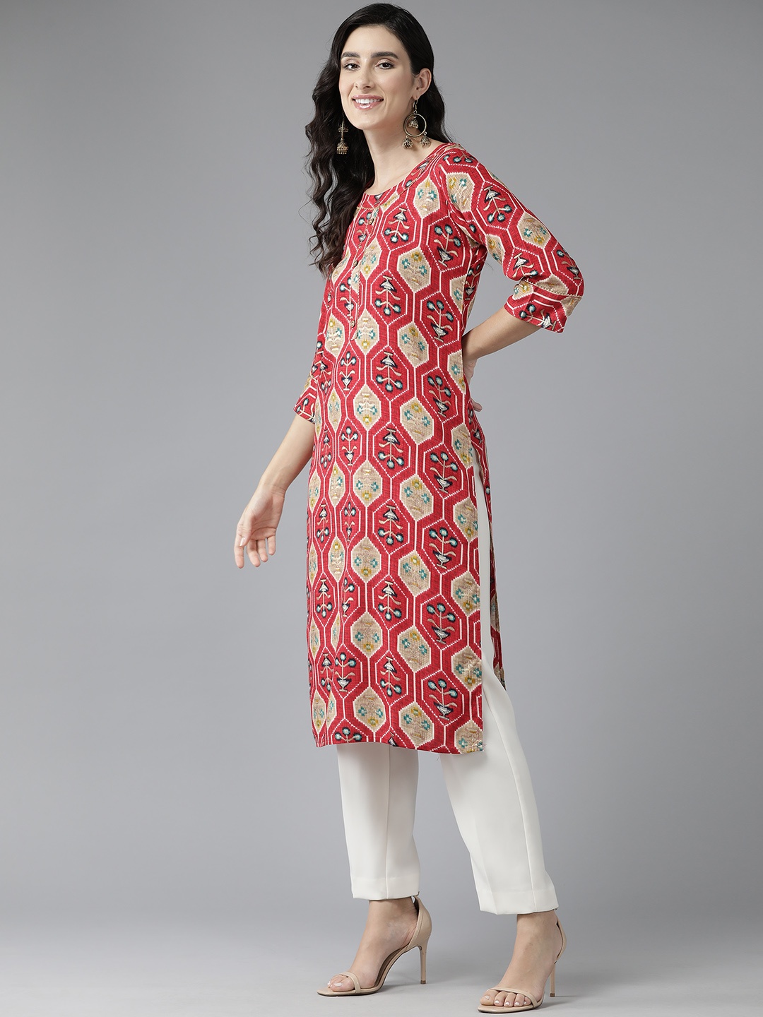 

Aarika Women Floral Printed Gotta Patti Kurta, Red