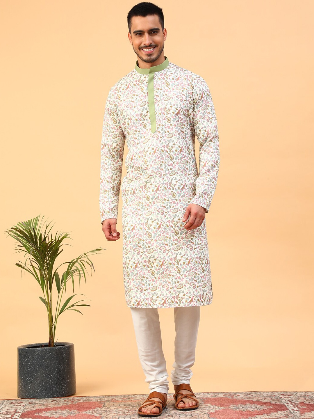 

TABARD Mandrin Collar Paisely Woven Design Straight Cotton Kurta, Cream