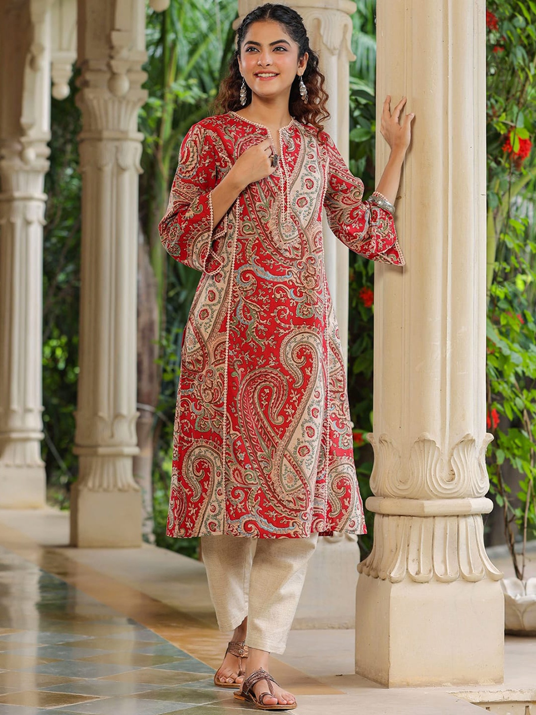 

Rain & Rainbow Ethnic Motifs Printed Cotton Kurta, Red