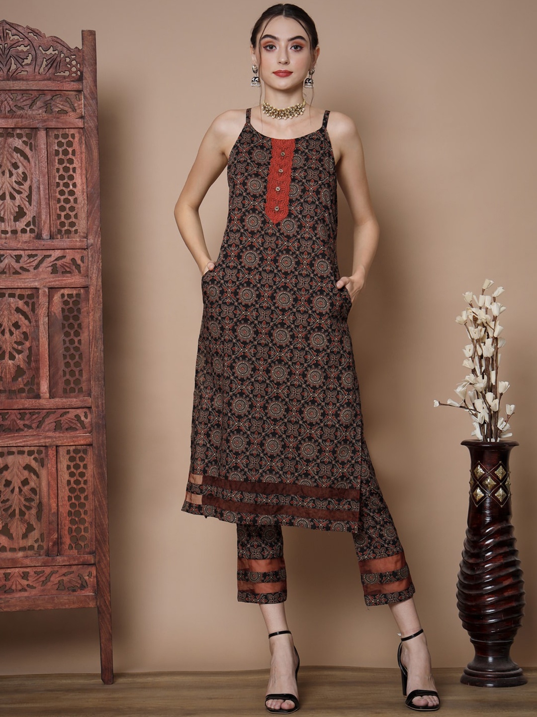 

KALINI Ethnic Motifs Printed Shoulder Straps Pure Cotton Kurta With Trousers, Black