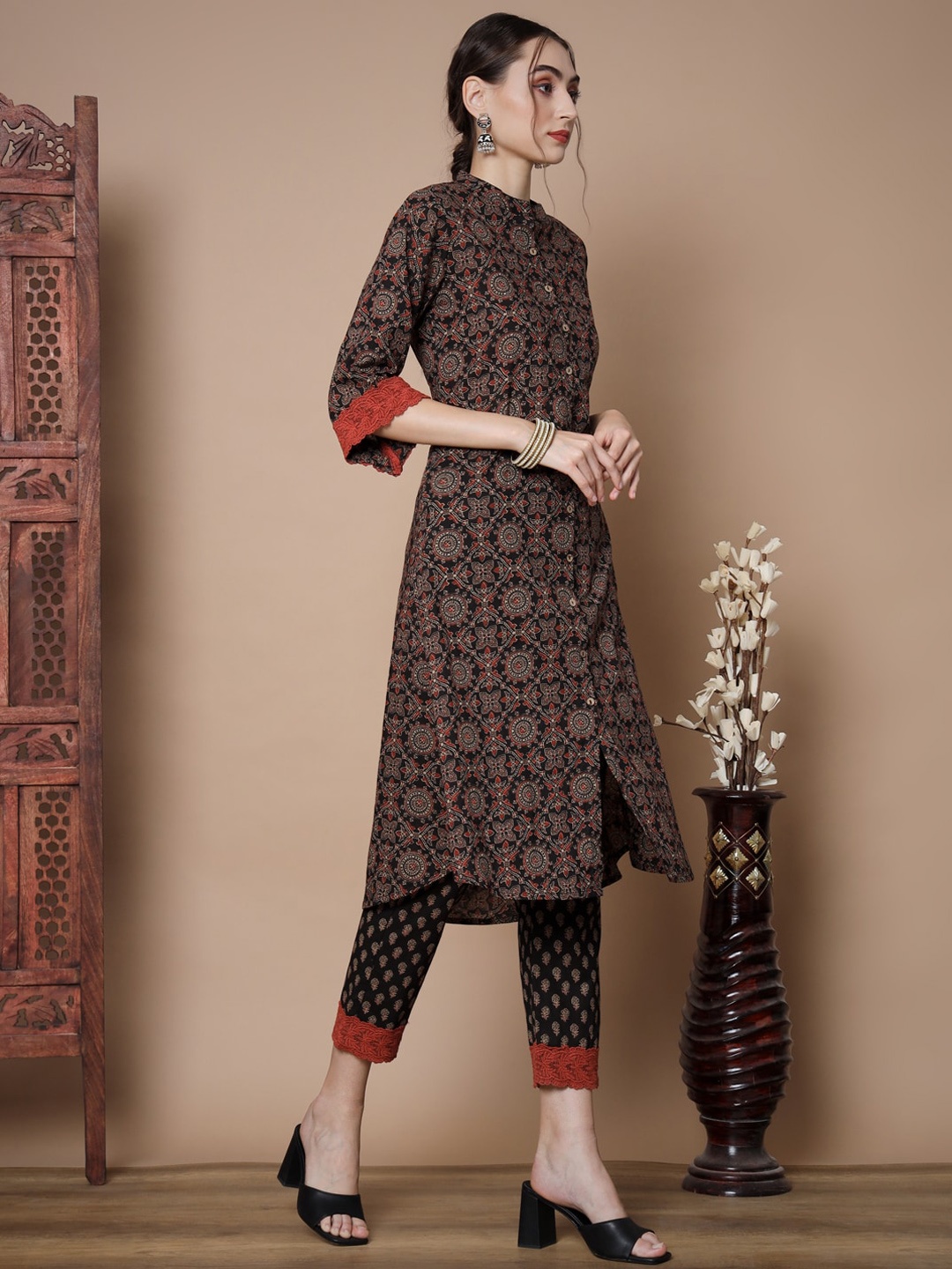 

KALINI Ethnic Motifs Printed Mandarin Collar Pure Cotton Kurta With Trousers, Brown