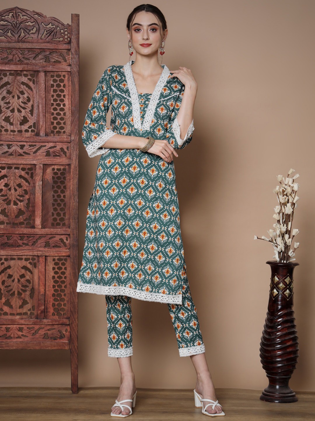 

KALINI Ethnic Motifs Printed V-Neck Pure Cotton Kurta with Trousers, Green