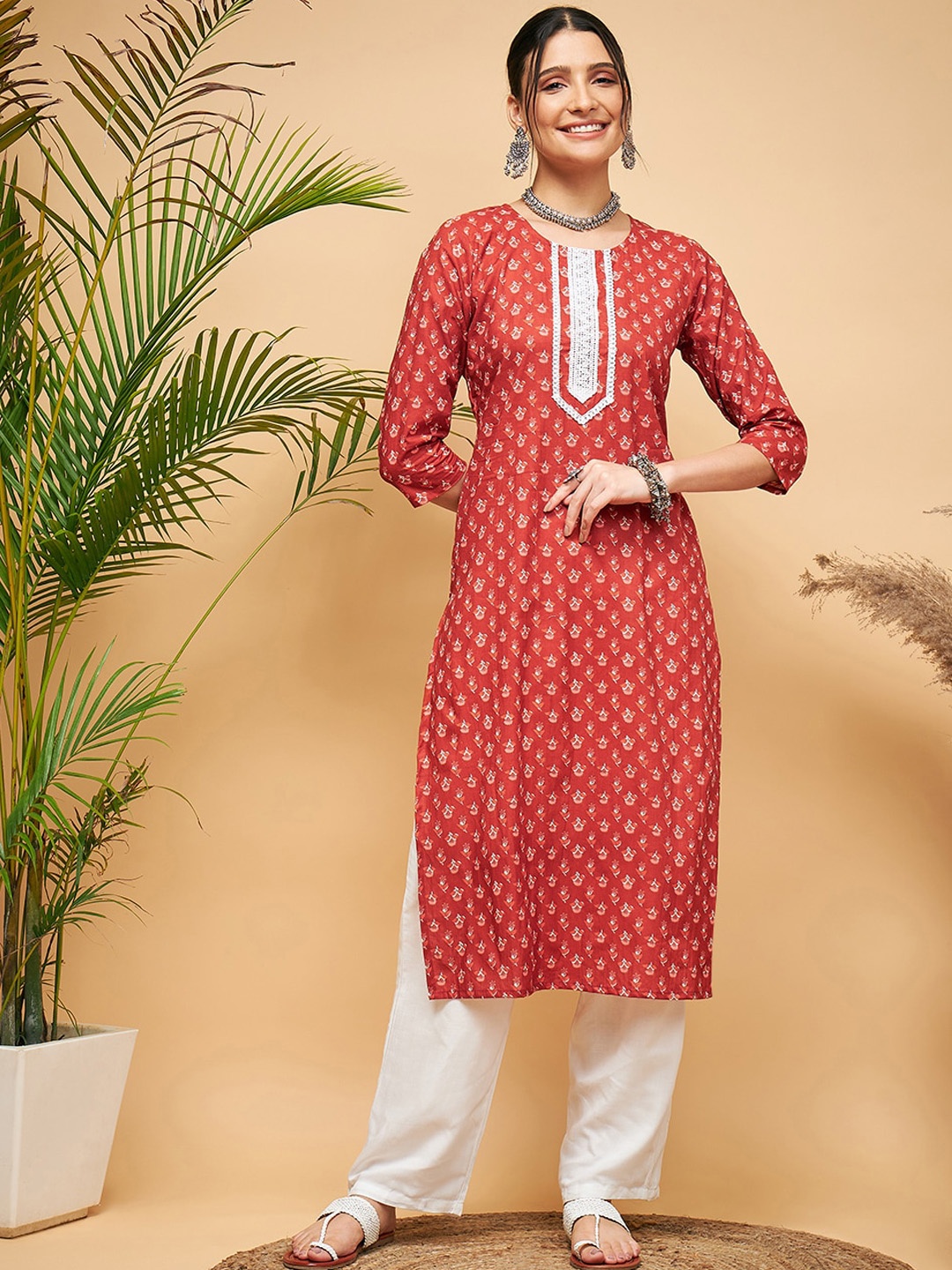 

InWeave Floral Printed Regular Pure Cotton Kurta With Trousers, Red
