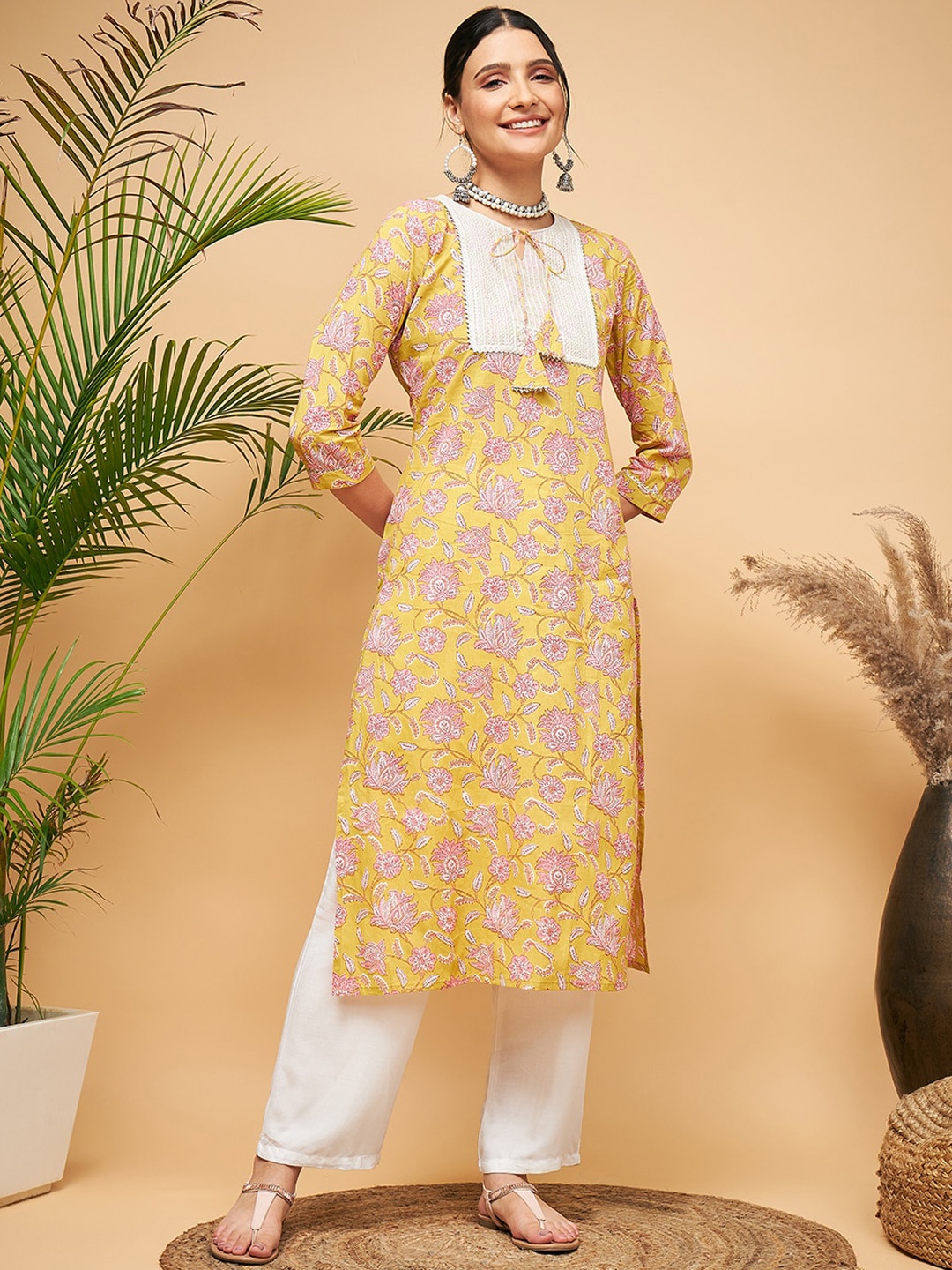

InWeave Floral Printed Regular Pure Cotton Kurta With Trousers, Yellow