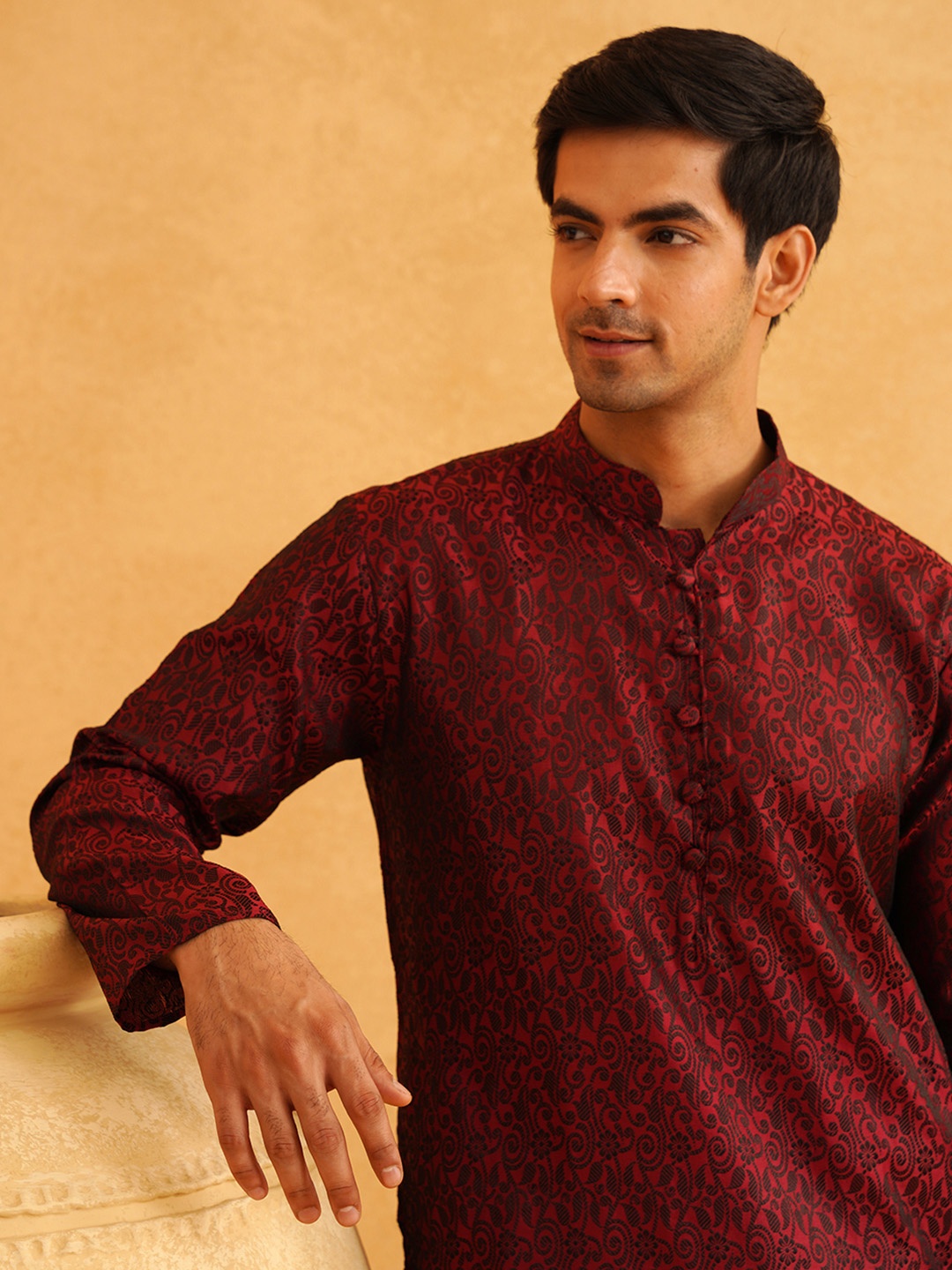 

SOJANYA Ethnic Motifs Woven Design Mandarin Collar Straight Kurta, Maroon